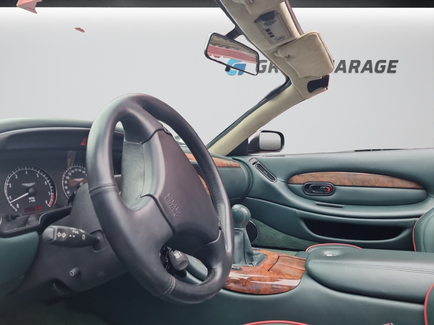 ASTON MARTIN DB7 Vantage Volante-image-4