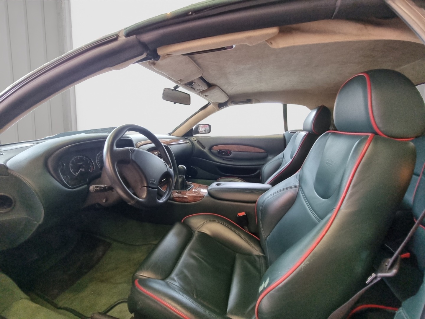 ASTON MARTIN DB7 Vantage Volante-image-9