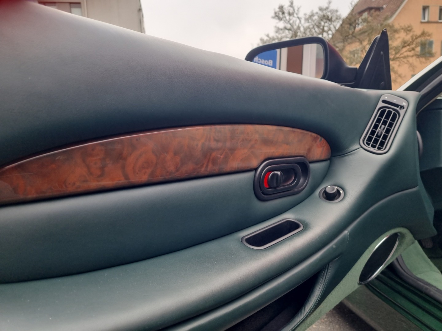ASTON MARTIN DB7 Vantage Volante-image-14