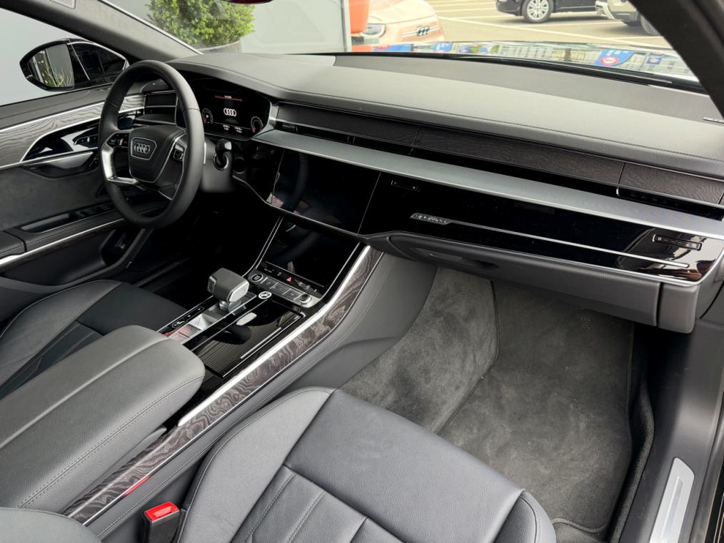 AUDI A8 50 TDI quattro tiptronic-image-13