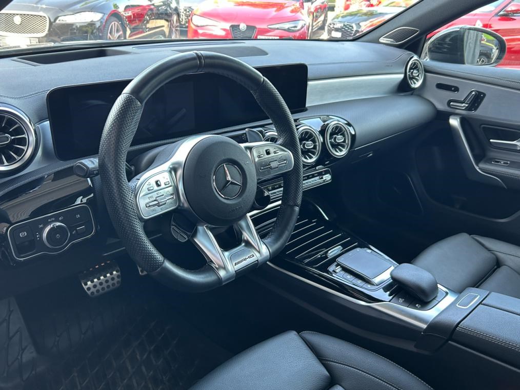 MERCEDES-BENZ A 35 AMG 4Matic Speedshift-showroom-element-3