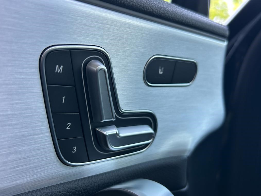 MERCEDES-BENZ A 35 AMG 4Matic Speedshift-image-4