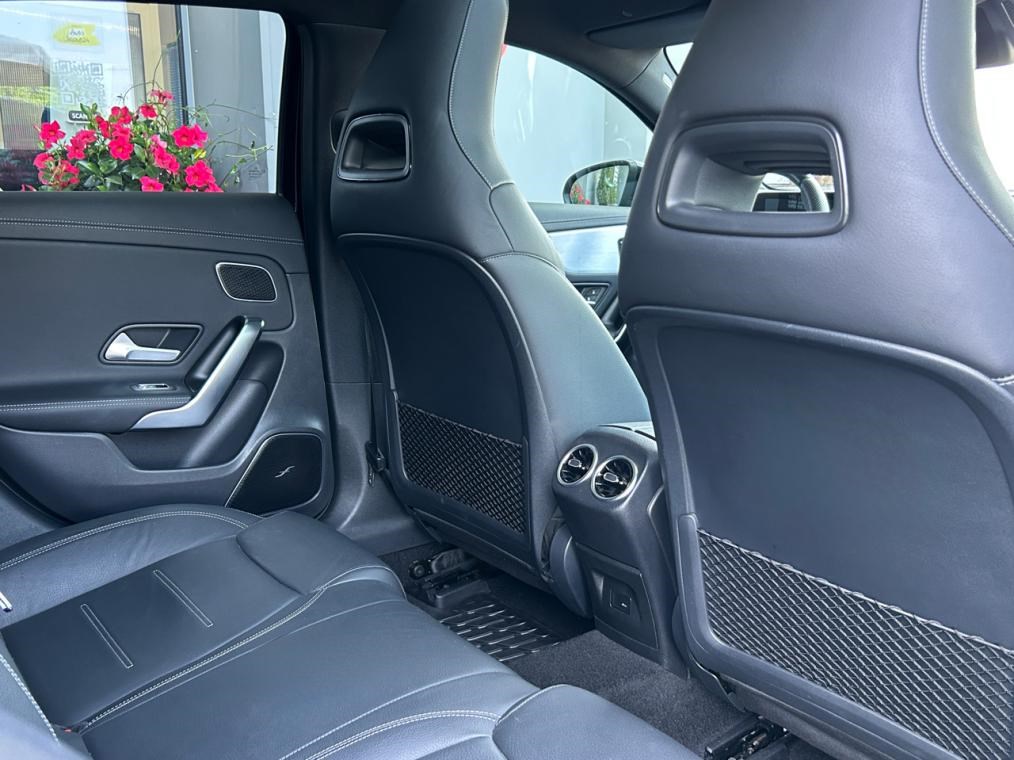 MERCEDES-BENZ A 35 AMG 4Matic Speedshift-image-12