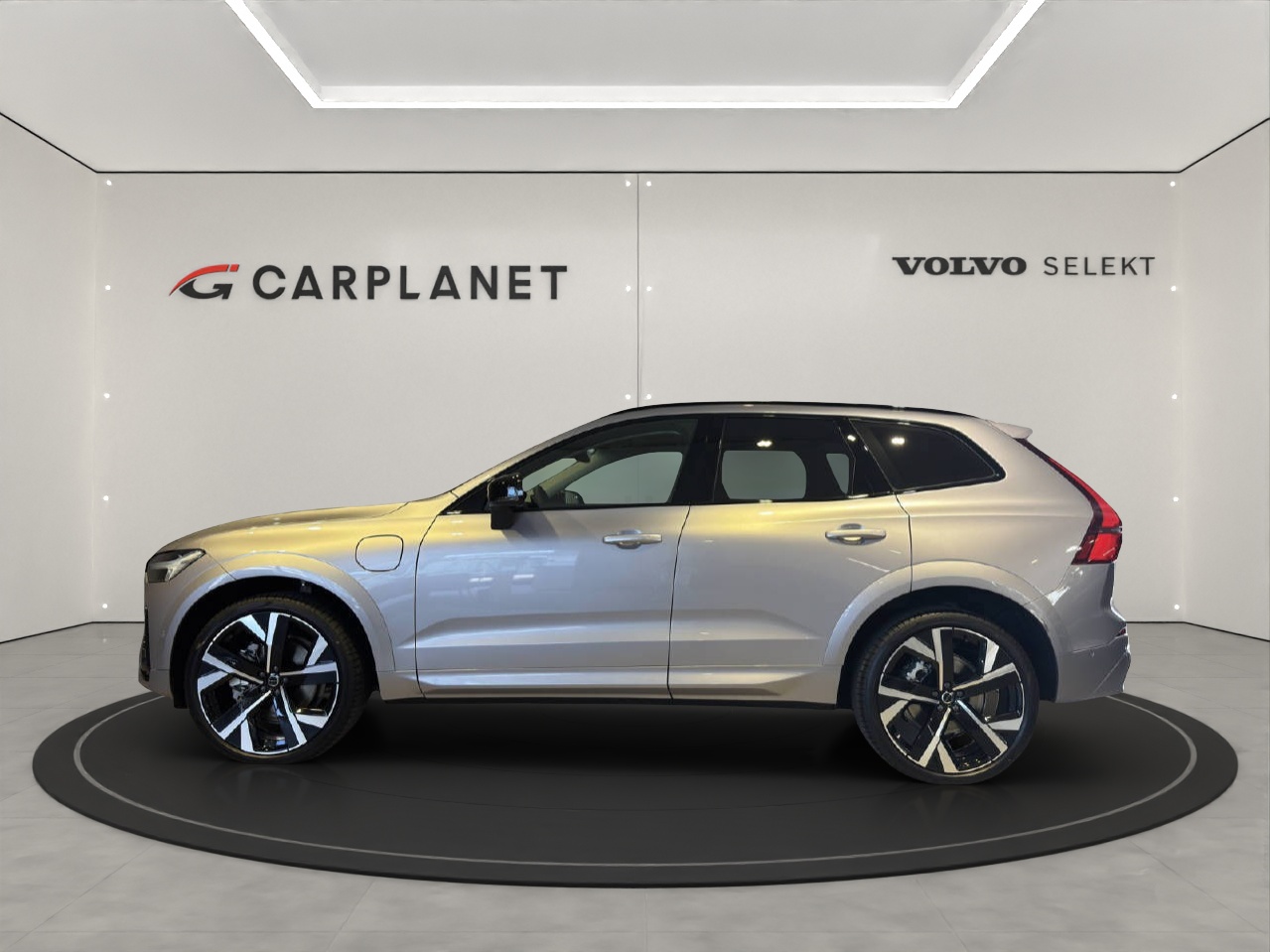VOLVO XC60 2.0 T6 TE Ultra Dark eAWD-showroom-element-2