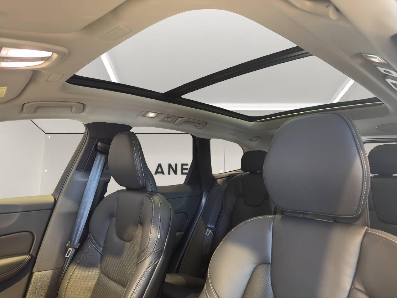 VOLVO XC60 2.0 T6 TE Ultra Dark eAWD-image-15
