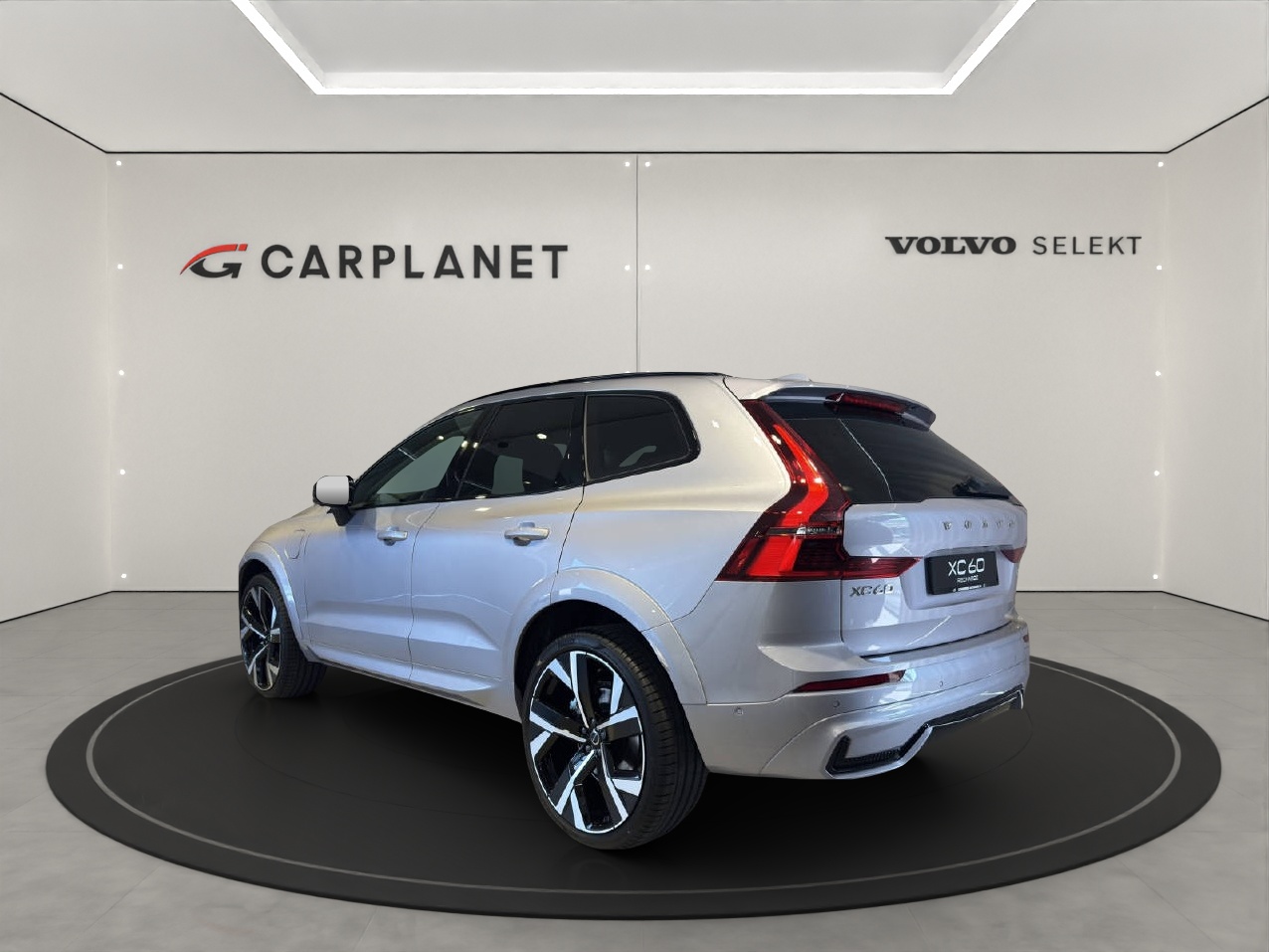 VOLVO XC60 2.0 T6 TE Ultra Dark eAWD-showroom-element-3