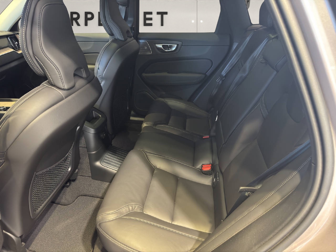 VOLVO XC60 2.0 T6 TE Ultra Dark eAWD-image-6