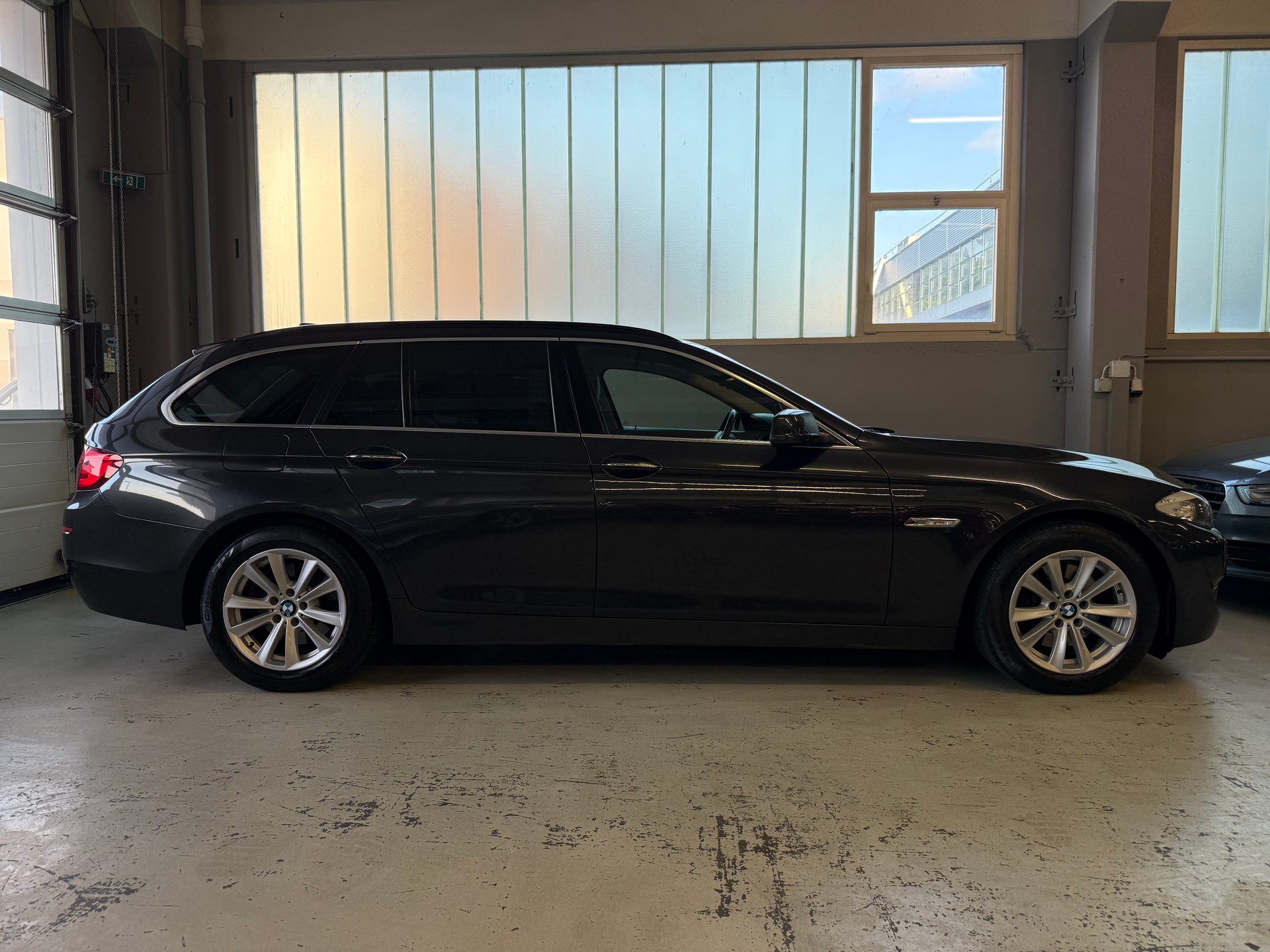 BMW 525d xDrive Touring Steptronic-image-4