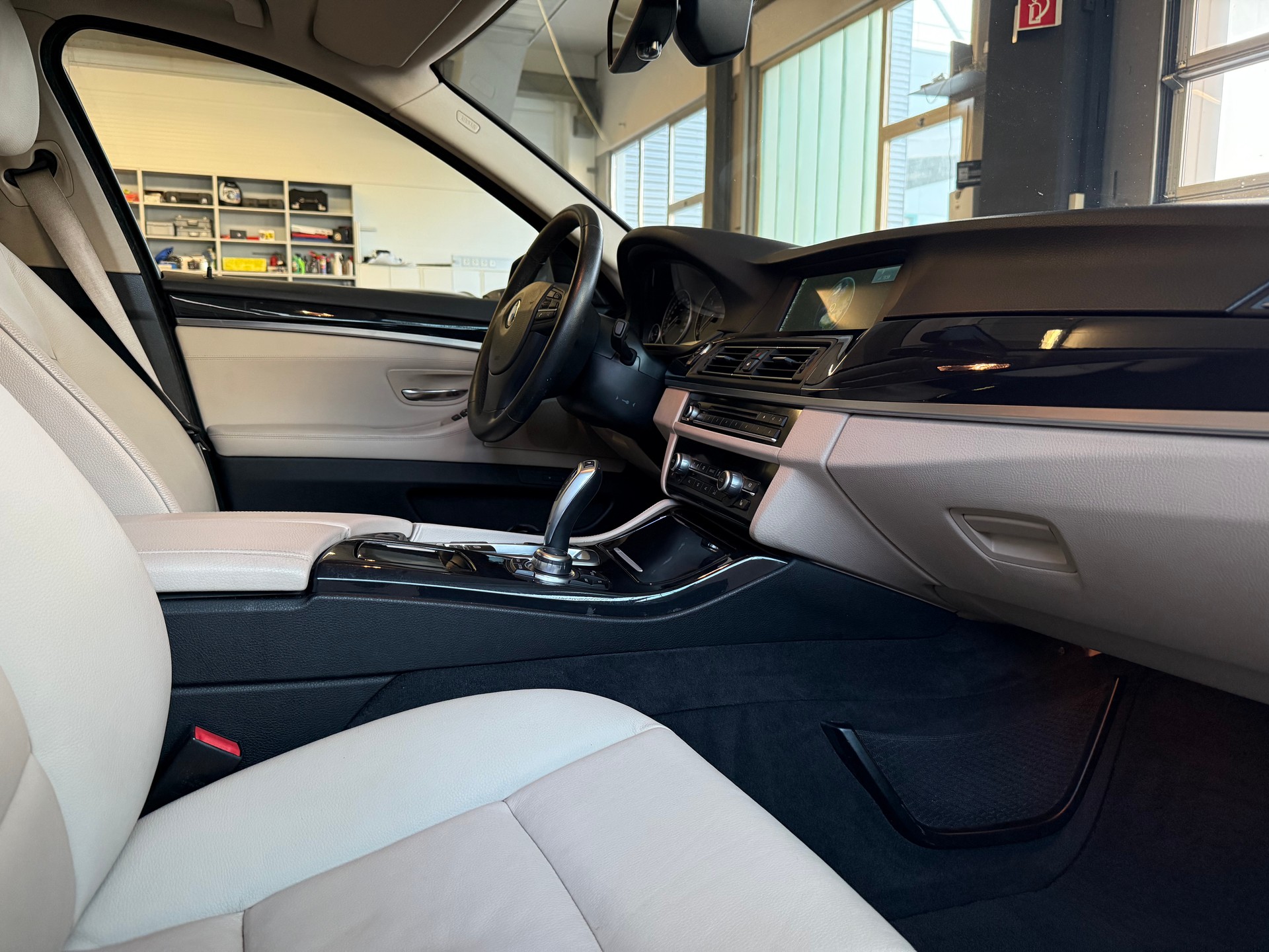 BMW 525d xDrive Touring Steptronic-image-11