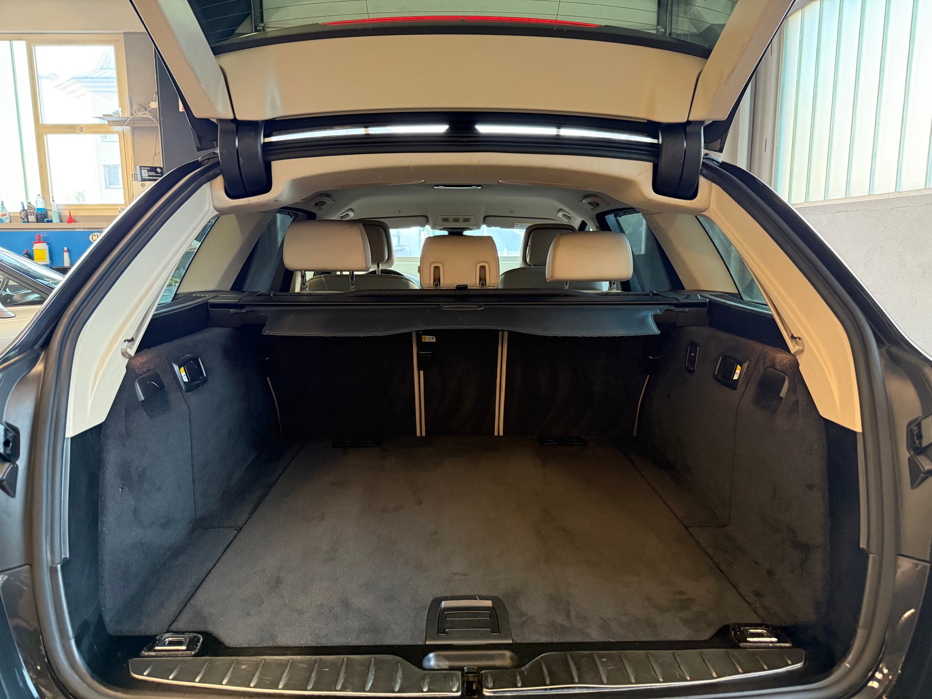 BMW 525d xDrive Touring Steptronic-image-13