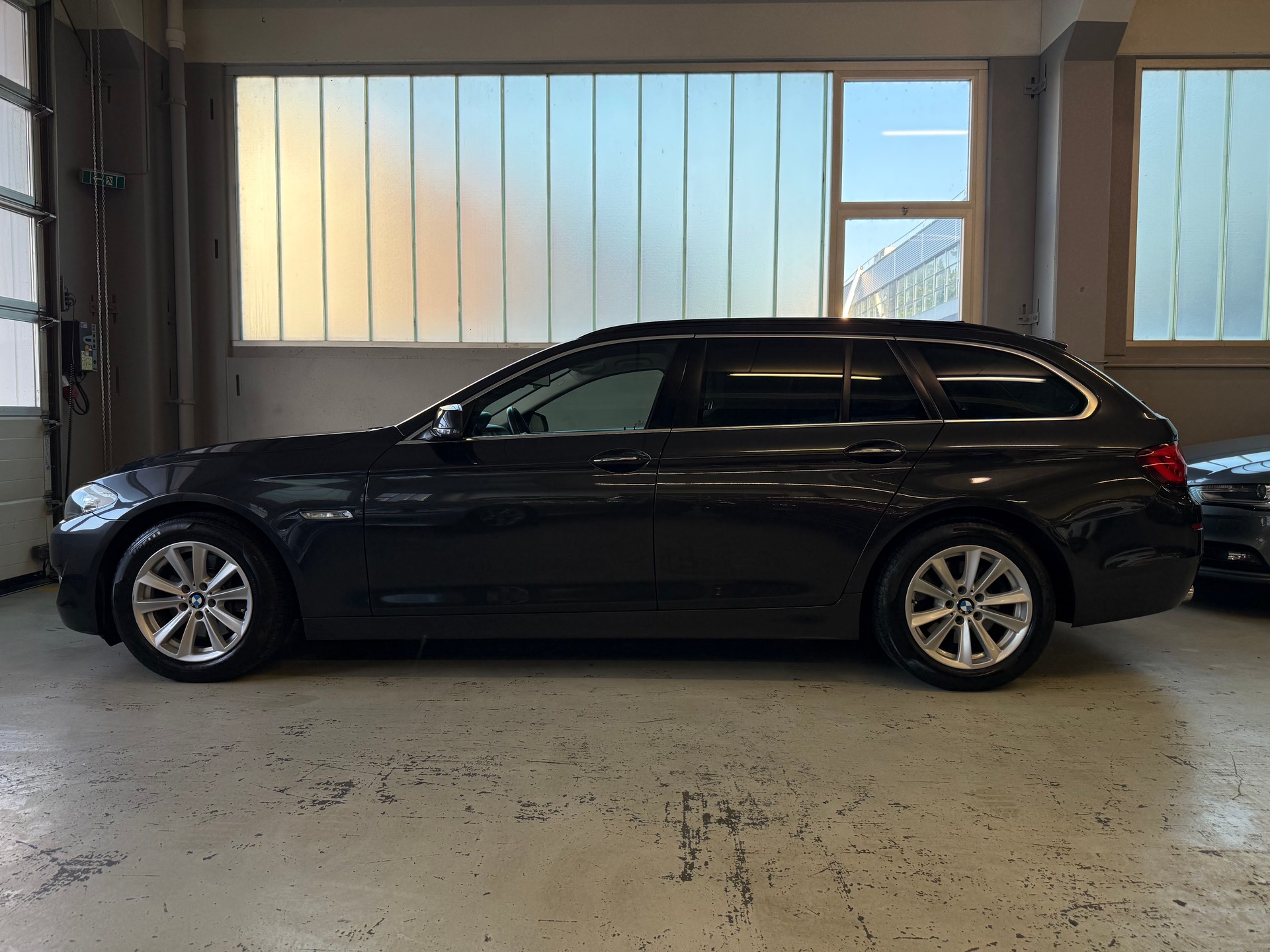 BMW 525d xDrive Touring Steptronic-image-3