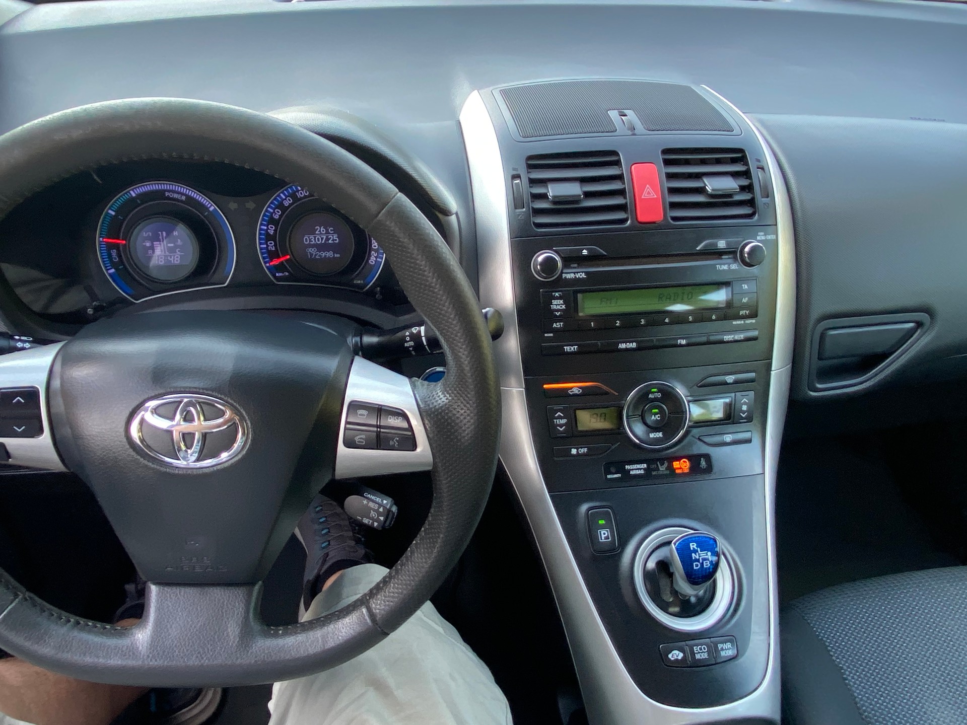 TOYOTA AURIS-image-5