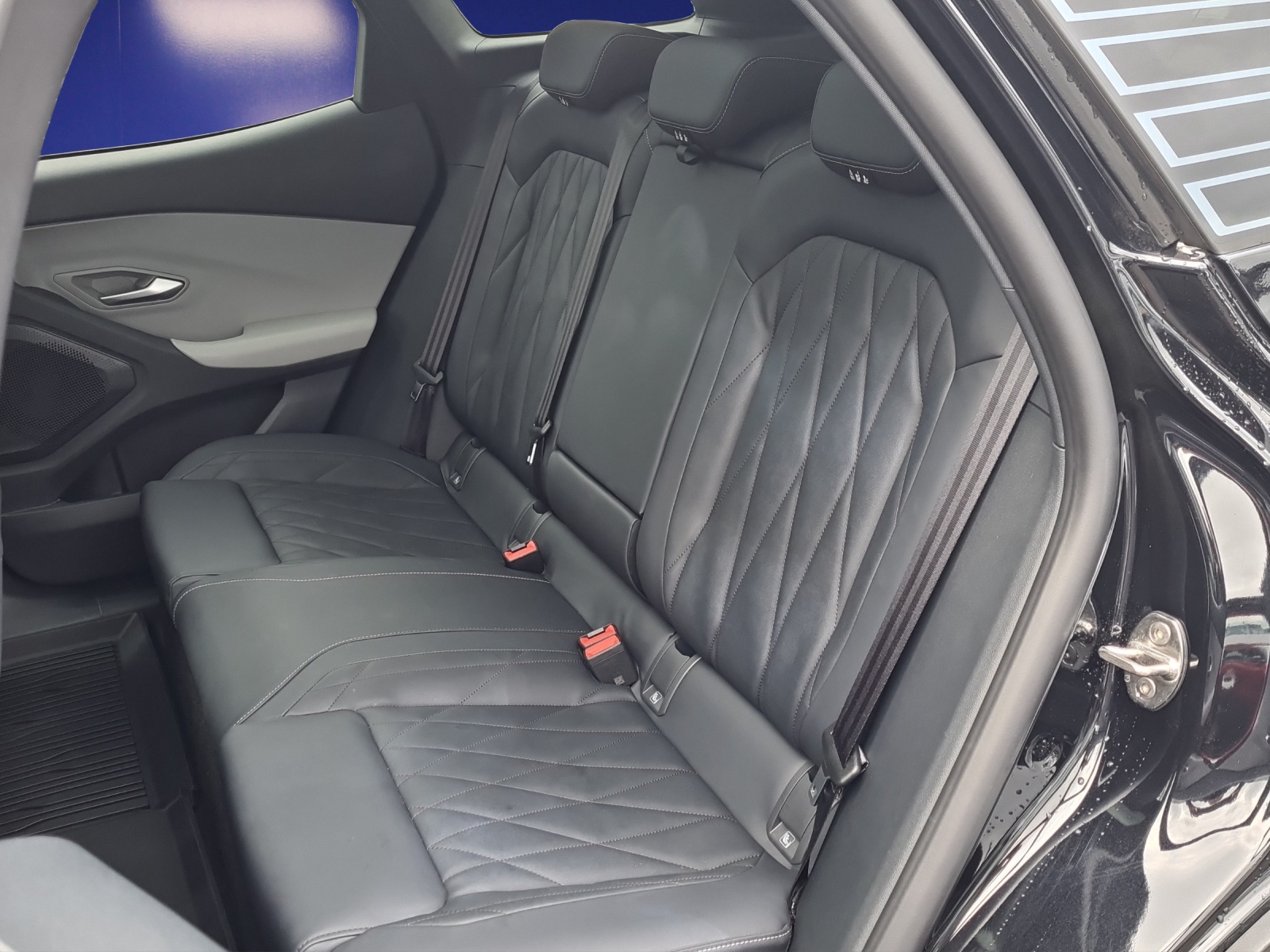 FORD Explorer Extended Range (79 kWh) Premium 4x4 AUTOMAT-image-12