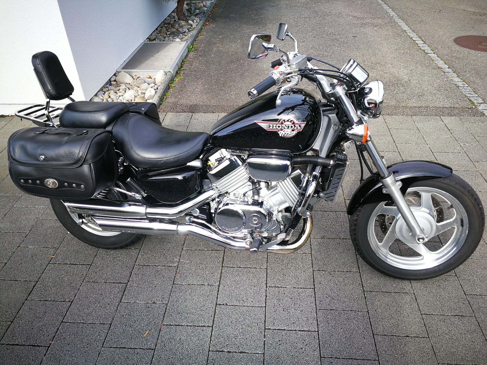 HONDA VF 750 C Magna-image-1