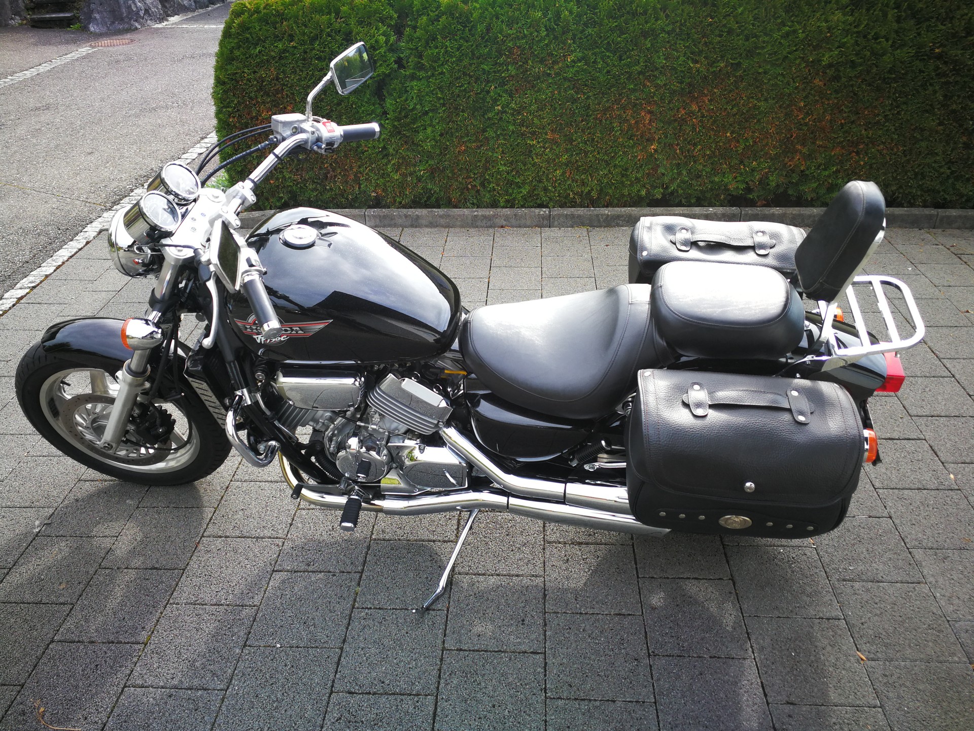 HONDA VF 750 C Magna-image-3