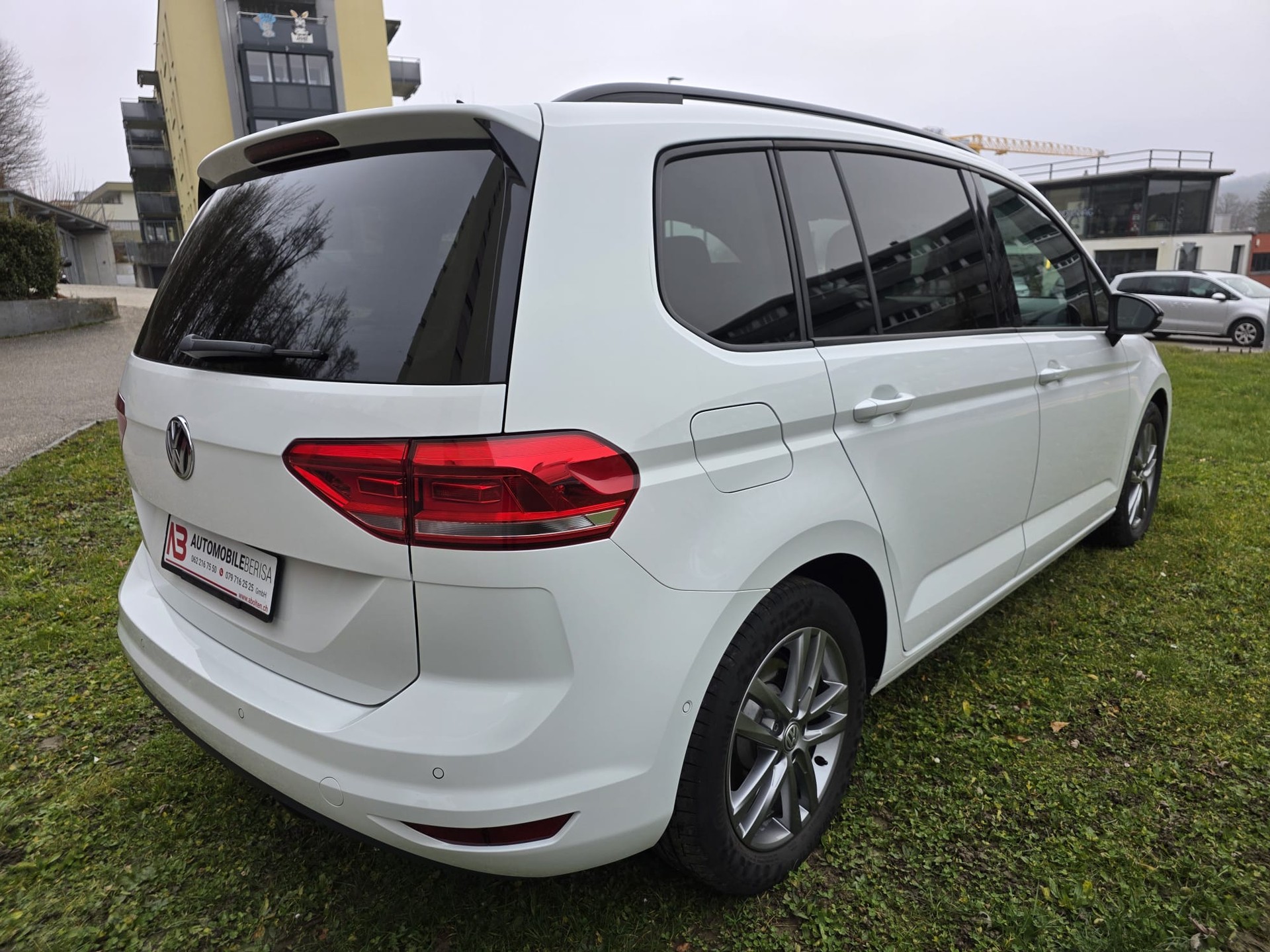 VW Touran 2.0 TDI BlueMotion Technology Highline DSG 190PS-image-5