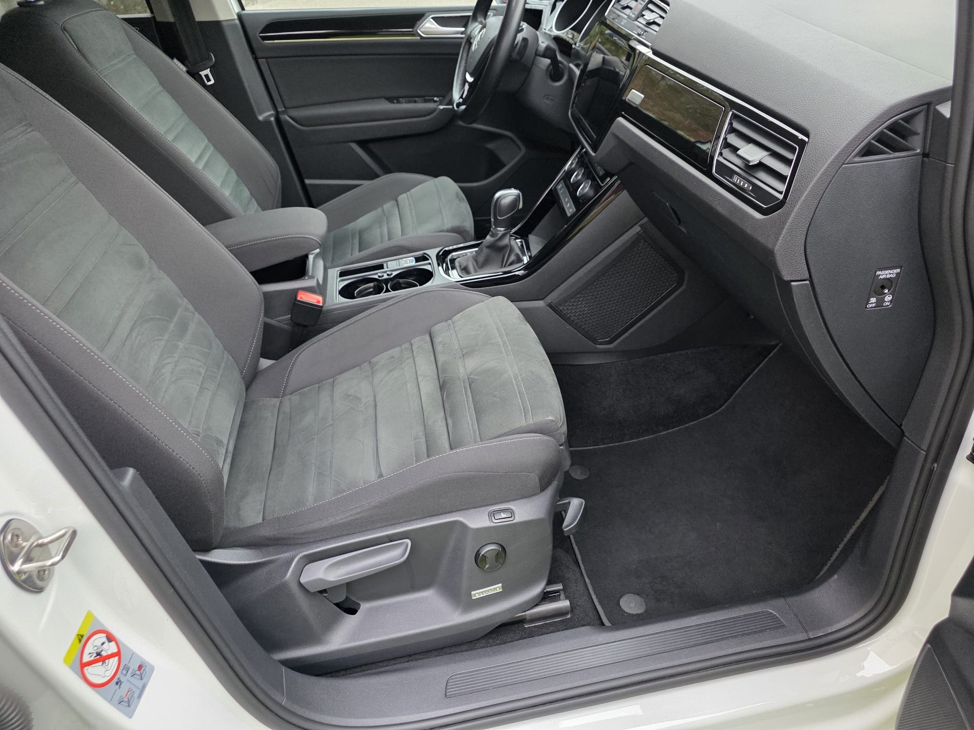 VW Touran 2.0 TDI BlueMotion Technology Highline DSG 190PS-image-8