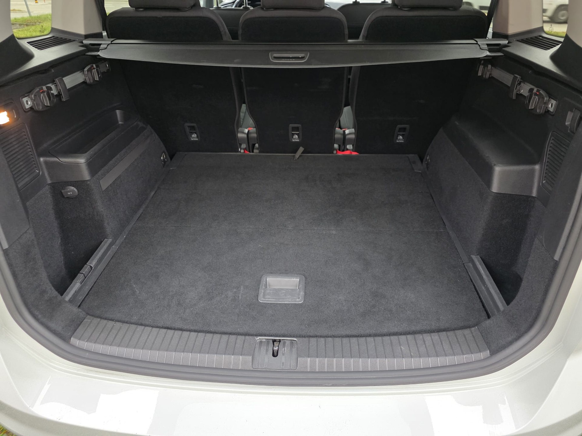 VW Touran 2.0 TDI BlueMotion Technology Highline DSG 190PS-image-11