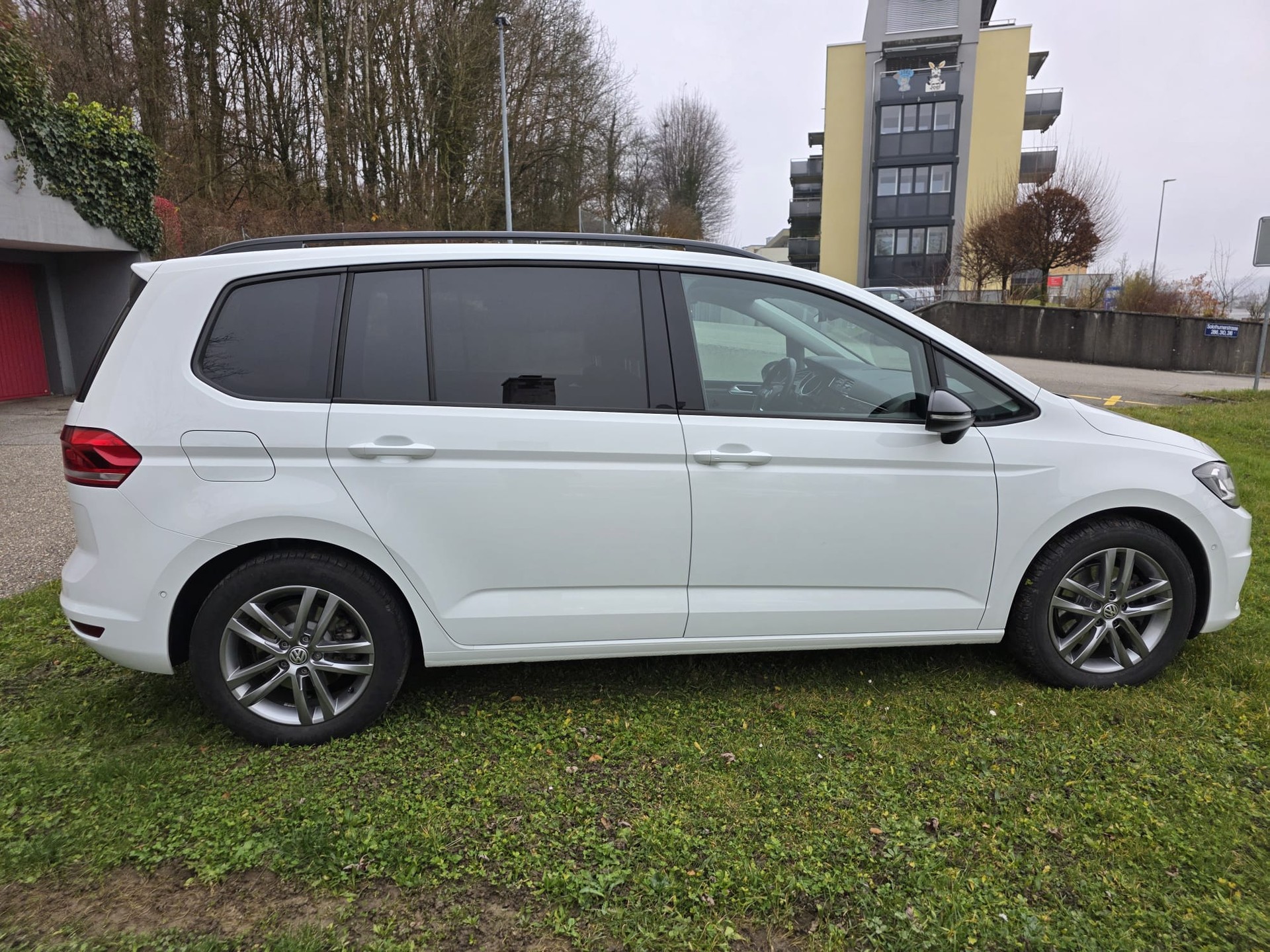VW Touran 2.0 TDI BlueMotion Technology Highline DSG 190PS-image-6