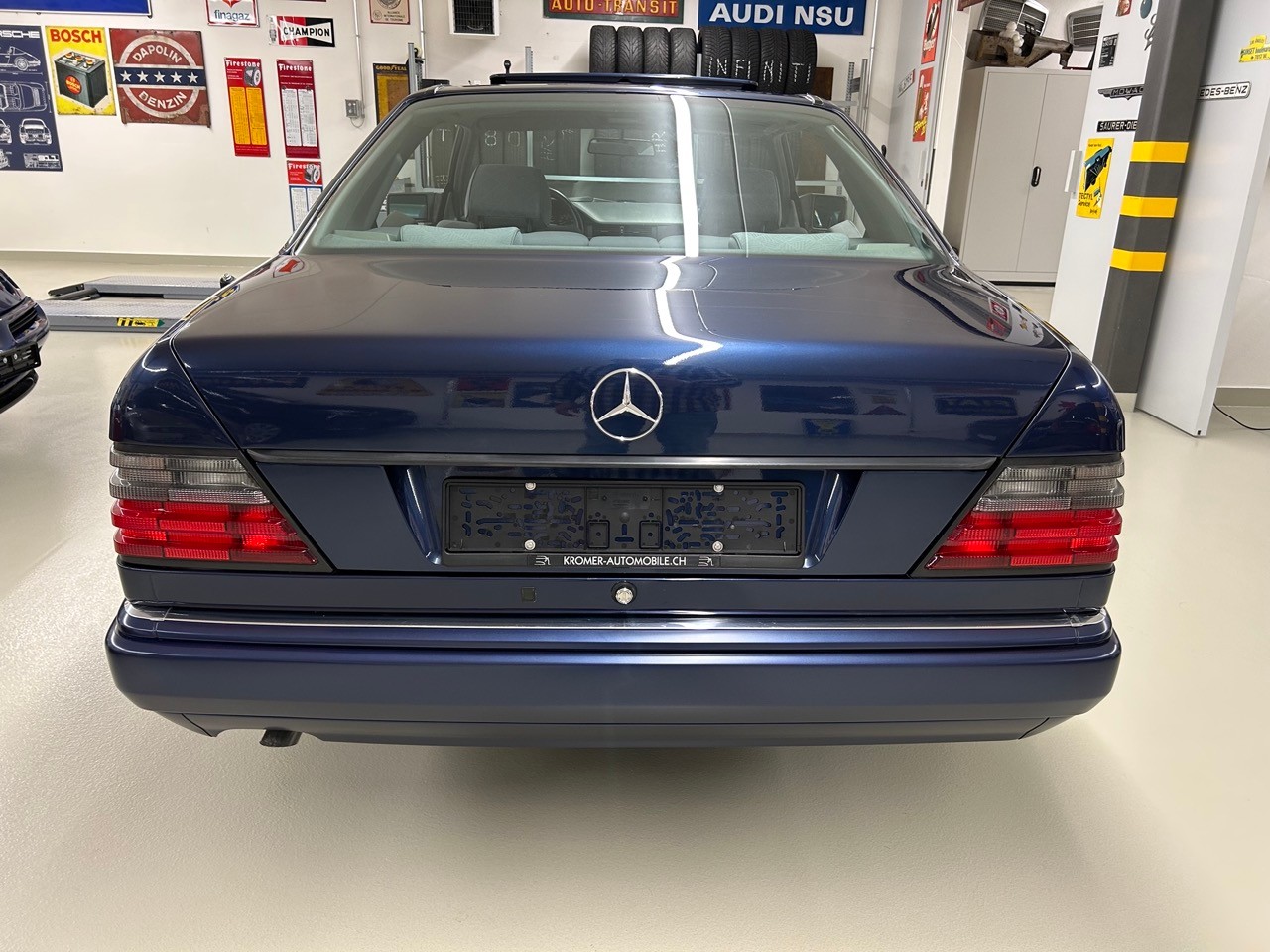 MERCEDES-BENZ E 220-image-5