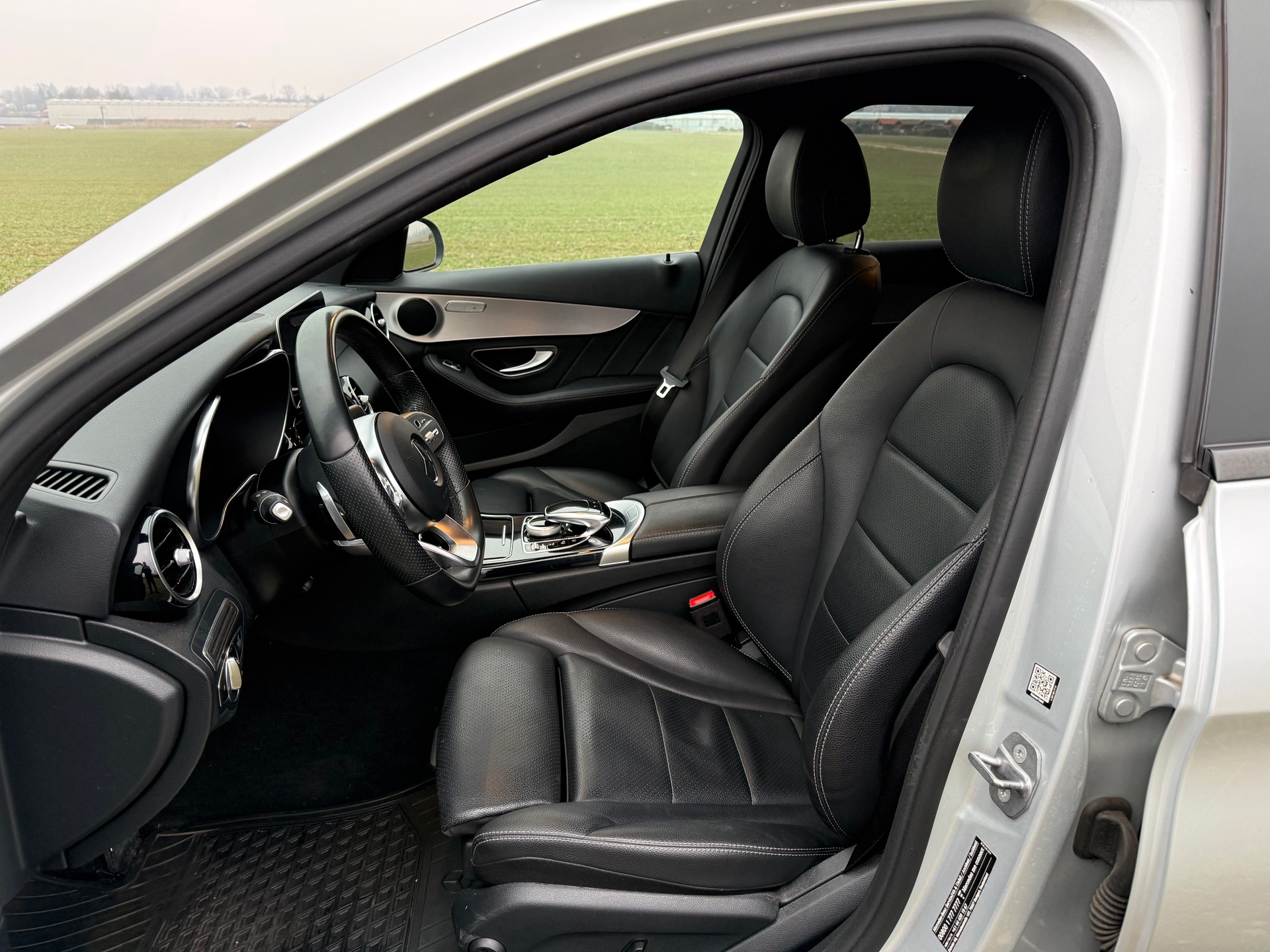 MERCEDES-BENZ C 200 Swiss Star AMG Line 4M 9G-Tronic-image-9