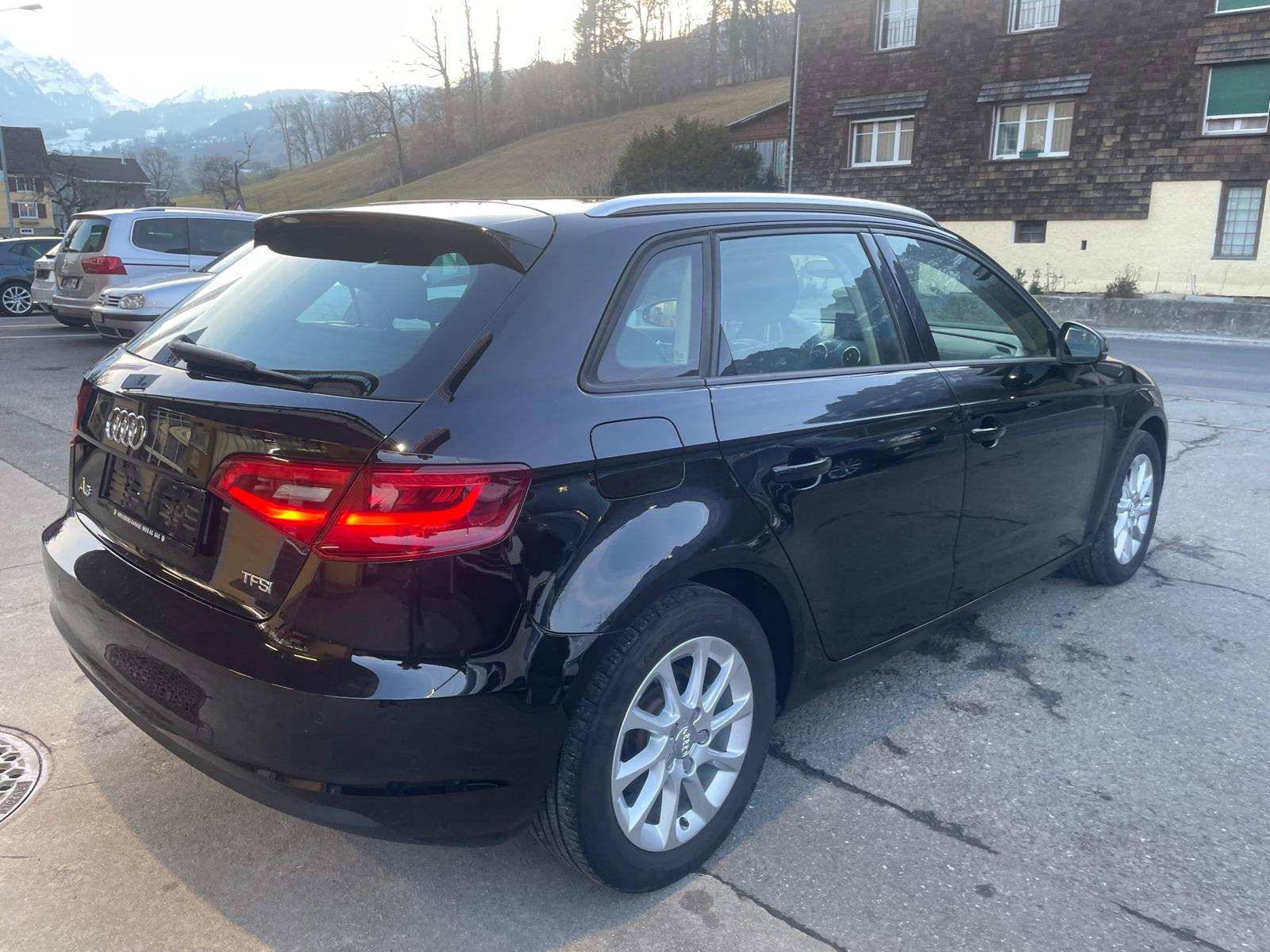 AUDI A3 Sportback 1.4 TFSI Attraction-image-6