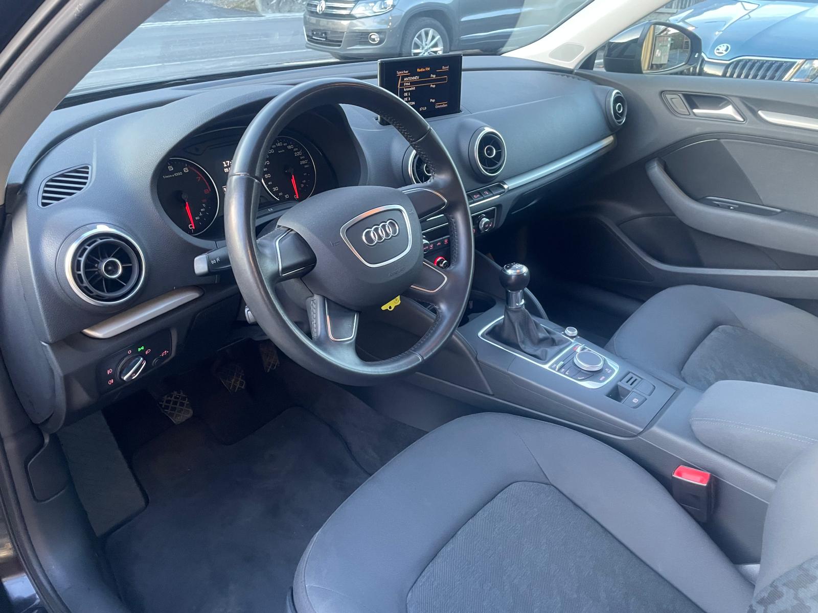 AUDI A3 Sportback 1.4 TFSI Attraction-image-9