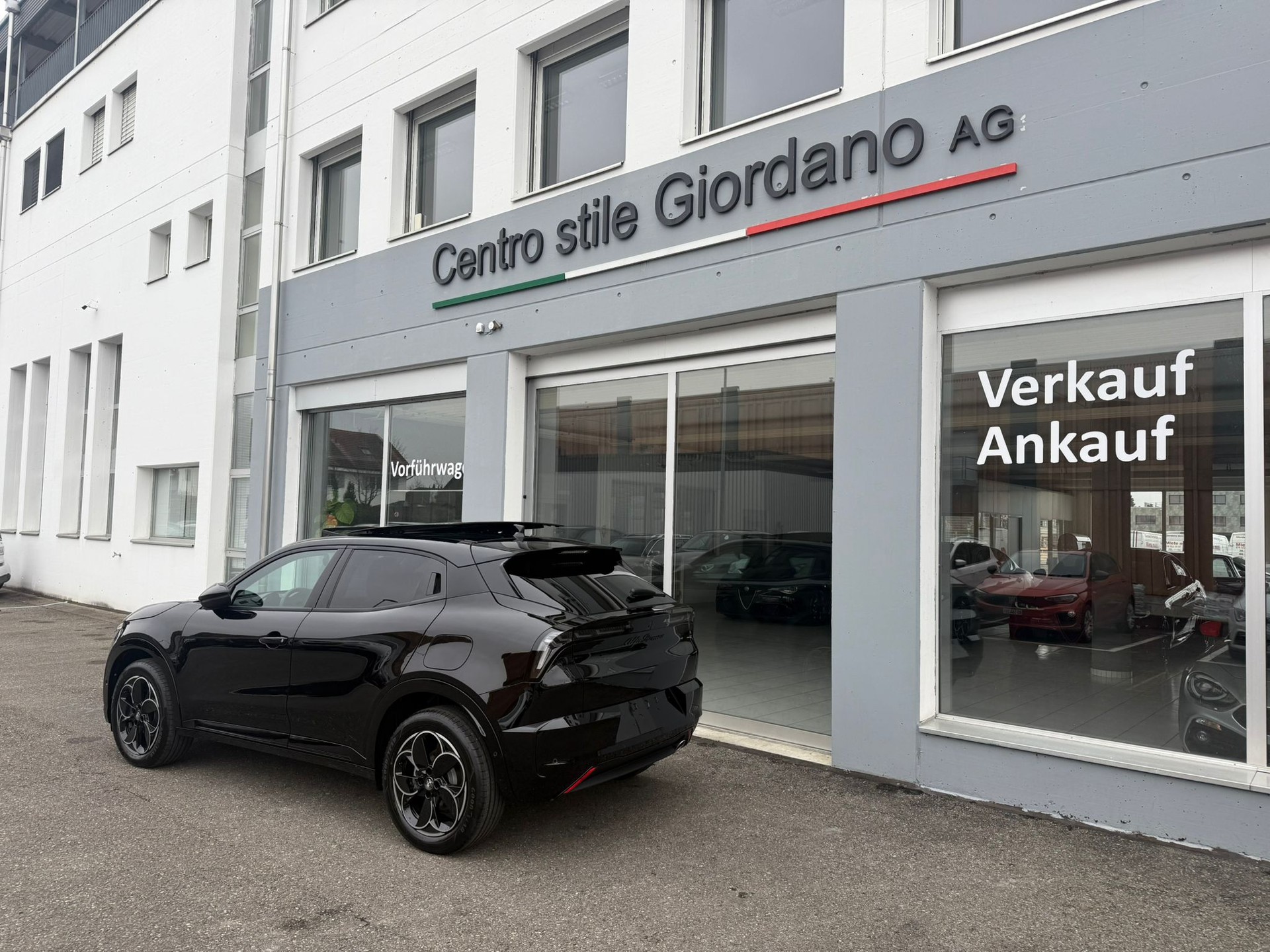 ALFA ROMEO Junior 1.2 Hybrid Q4 Pack Tech+Pack Sky-showroom-element-2