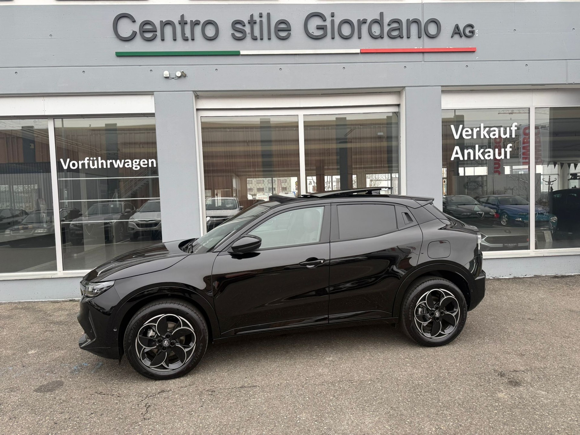ALFA ROMEO Junior 1.2 Hybrid Q4 Pack Tech+Pack Sky-showroom-element-1