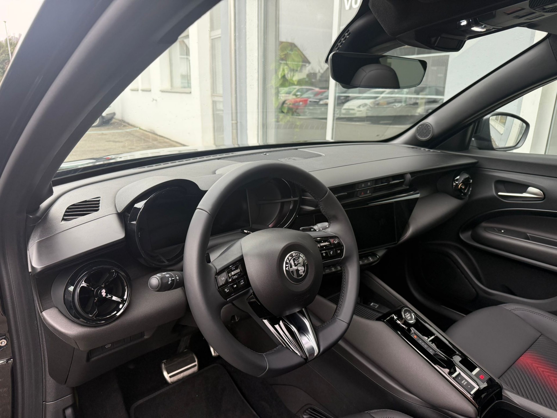 ALFA ROMEO Junior 1.2 Hybrid Q4 Pack Tech+Pack Sky-image-9
