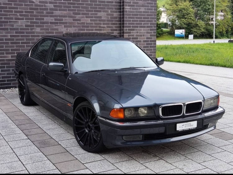 BMW 735i-image-1