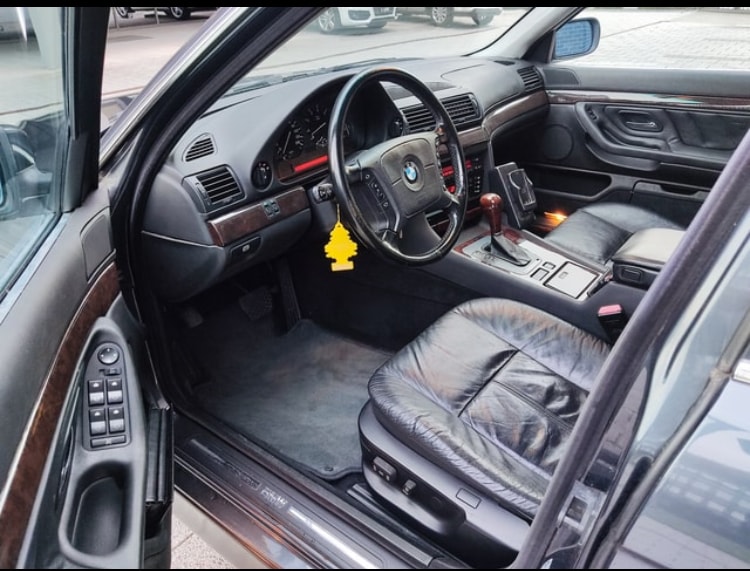 BMW 735i-image-4