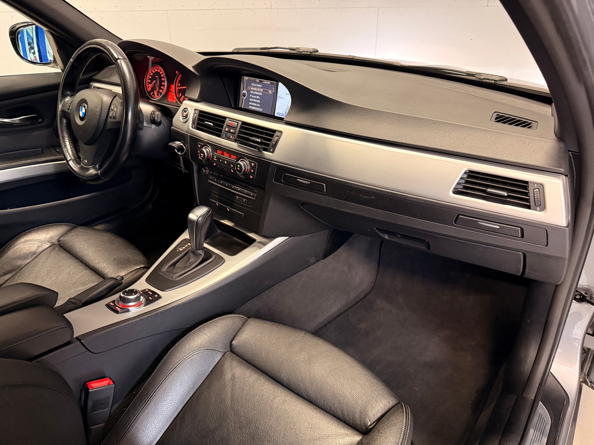 BMW 330d xDrive Touring Steptronic-image-8