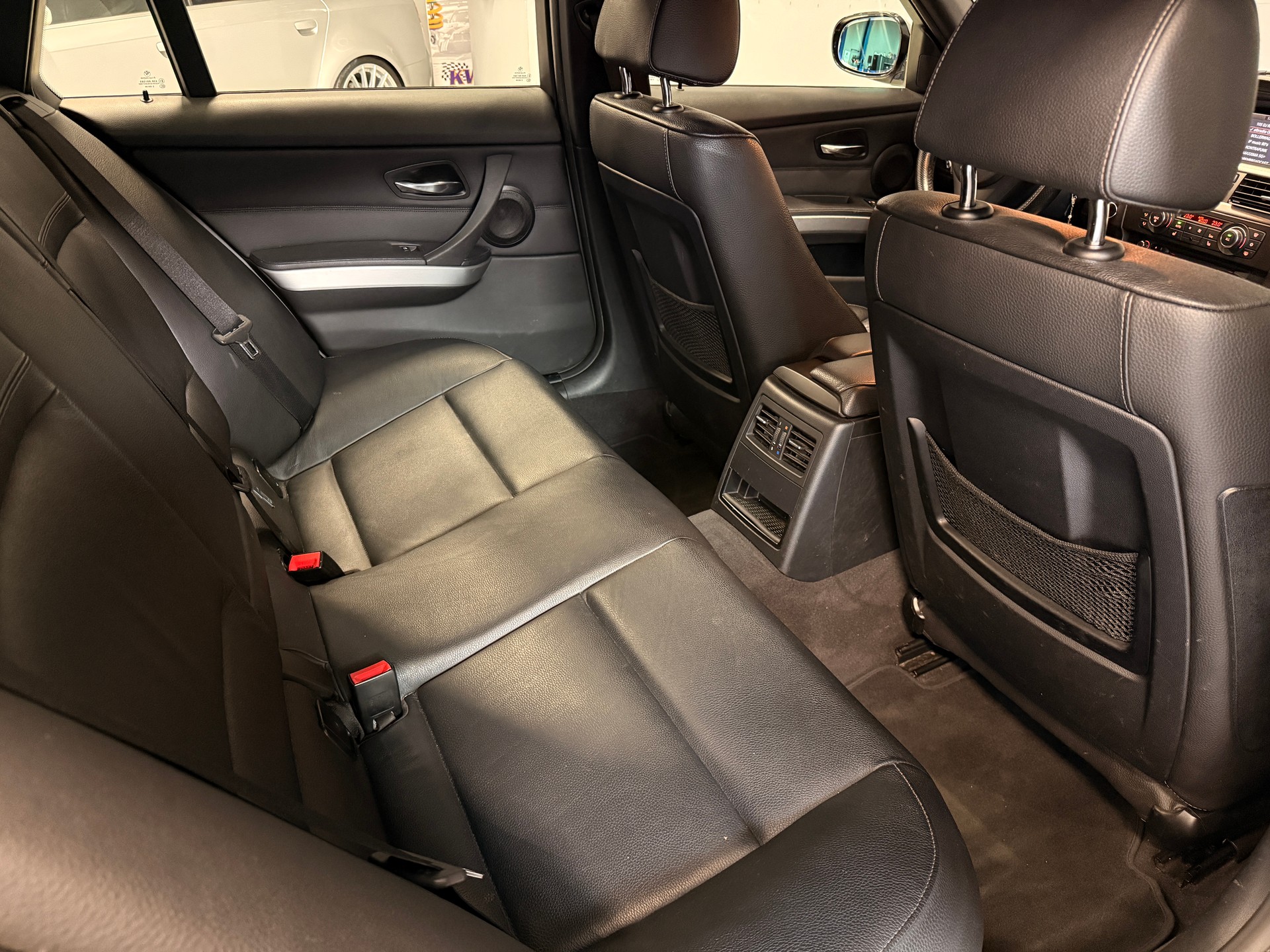BMW 330d xDrive Touring Steptronic-image-10