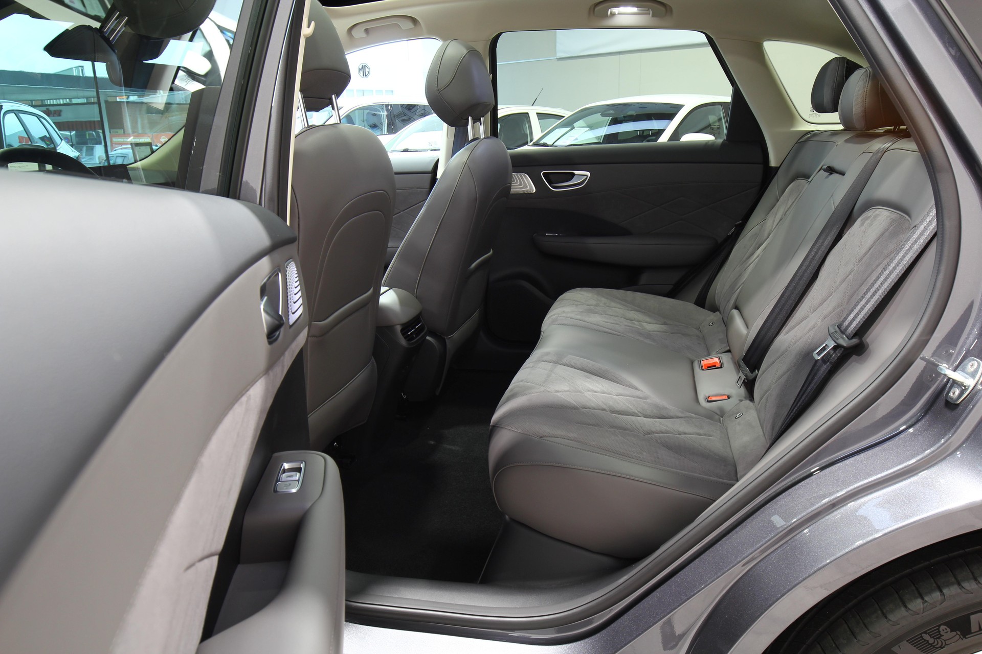 MG S6 EV 77 kWh Luxury 4WD-image-9