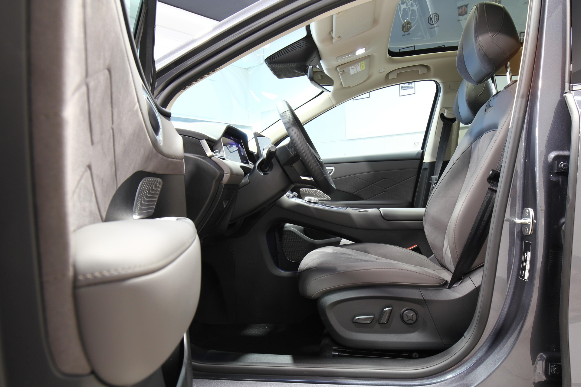 MG S6 EV 77 kWh Luxury 4WD-image-7