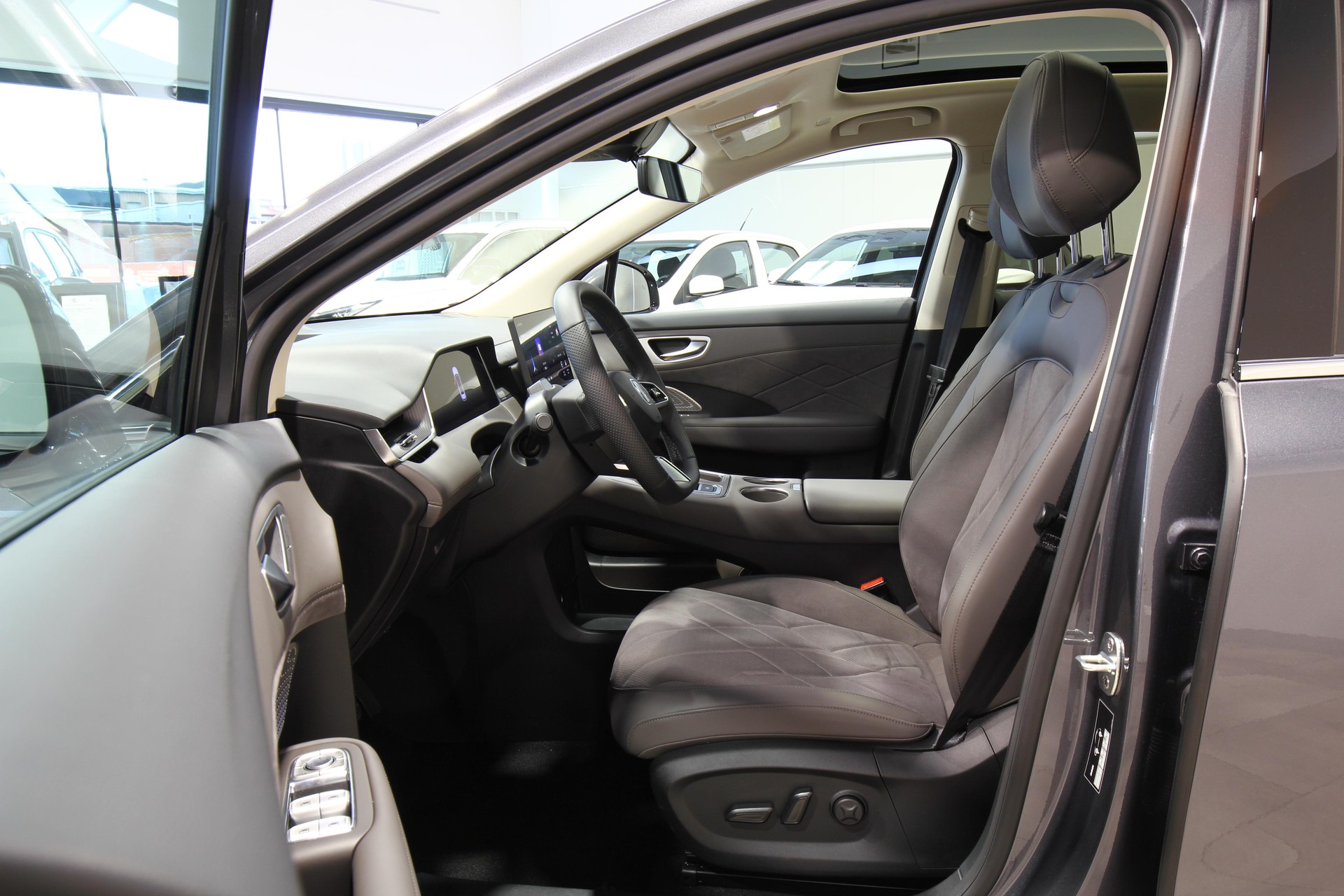 MG S6 EV 77 kWh Luxury 4WD-image-8