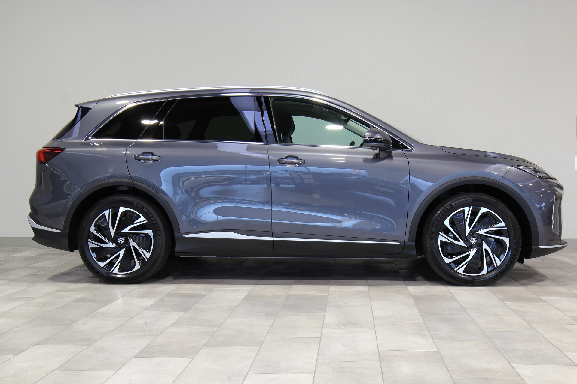 MG S6 EV 77 kWh Luxury 4WD-image-1