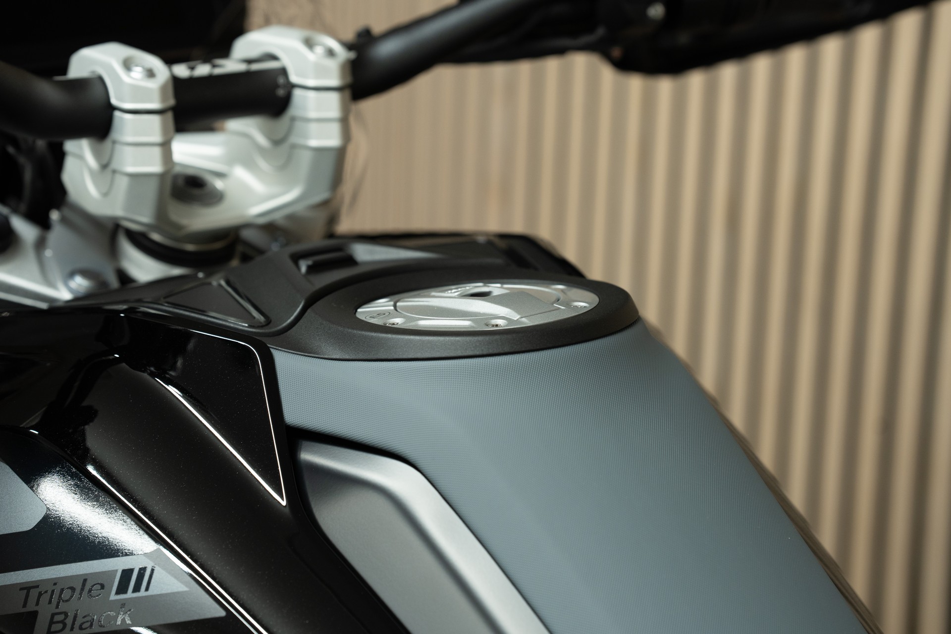 BMW R 1300 GS mit Fahrersitz niedrig, längerem Seitenständer und CHF 1'500.- Boxer Prämie 🤑🔥-image-3
