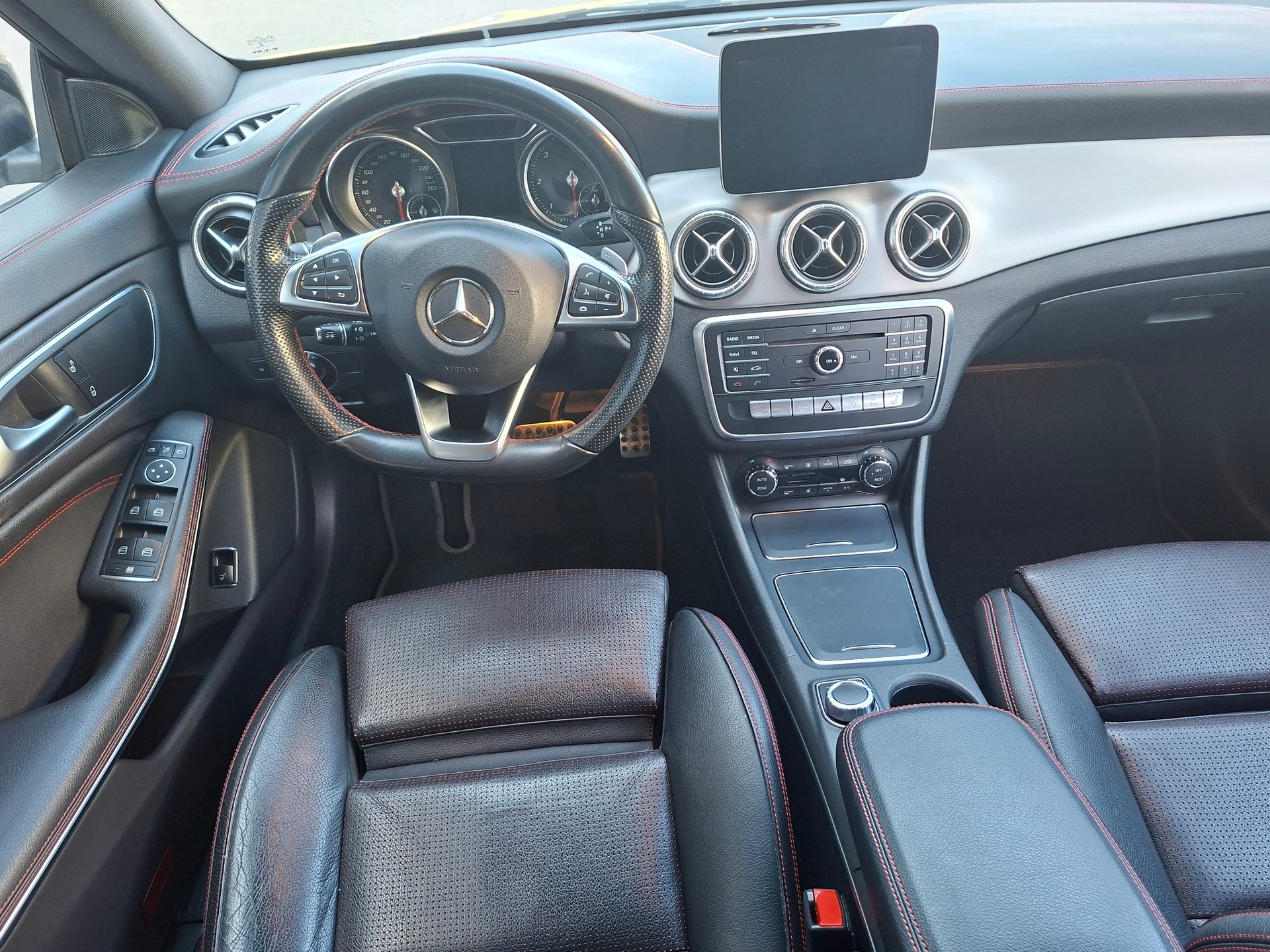 MERCEDES-BENZ CLA Shooting Br 200 d Swiss Star AMG Line 4M-image-8