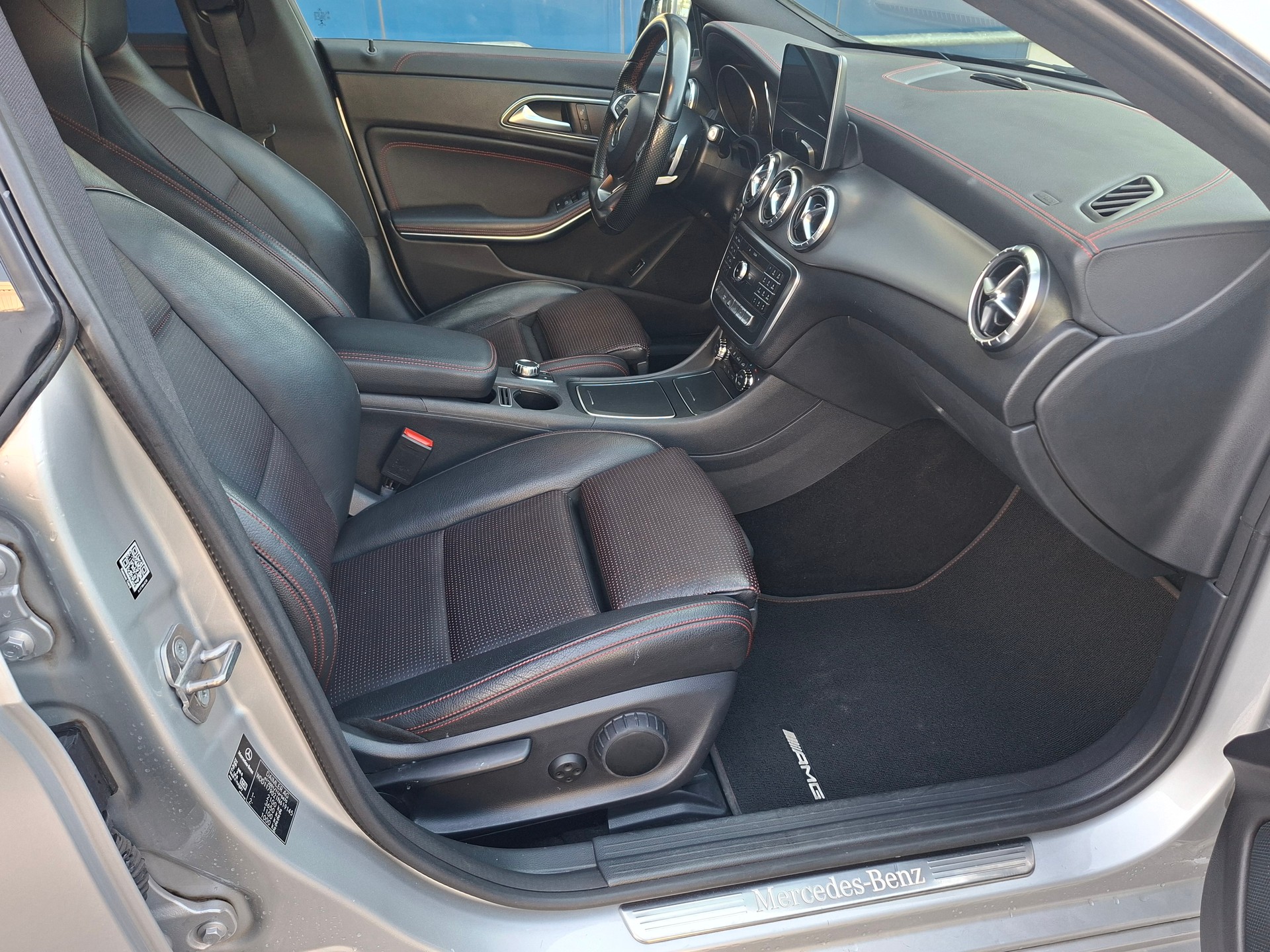 MERCEDES-BENZ CLA Shooting Br 200 d Swiss Star AMG Line 4M-image-7