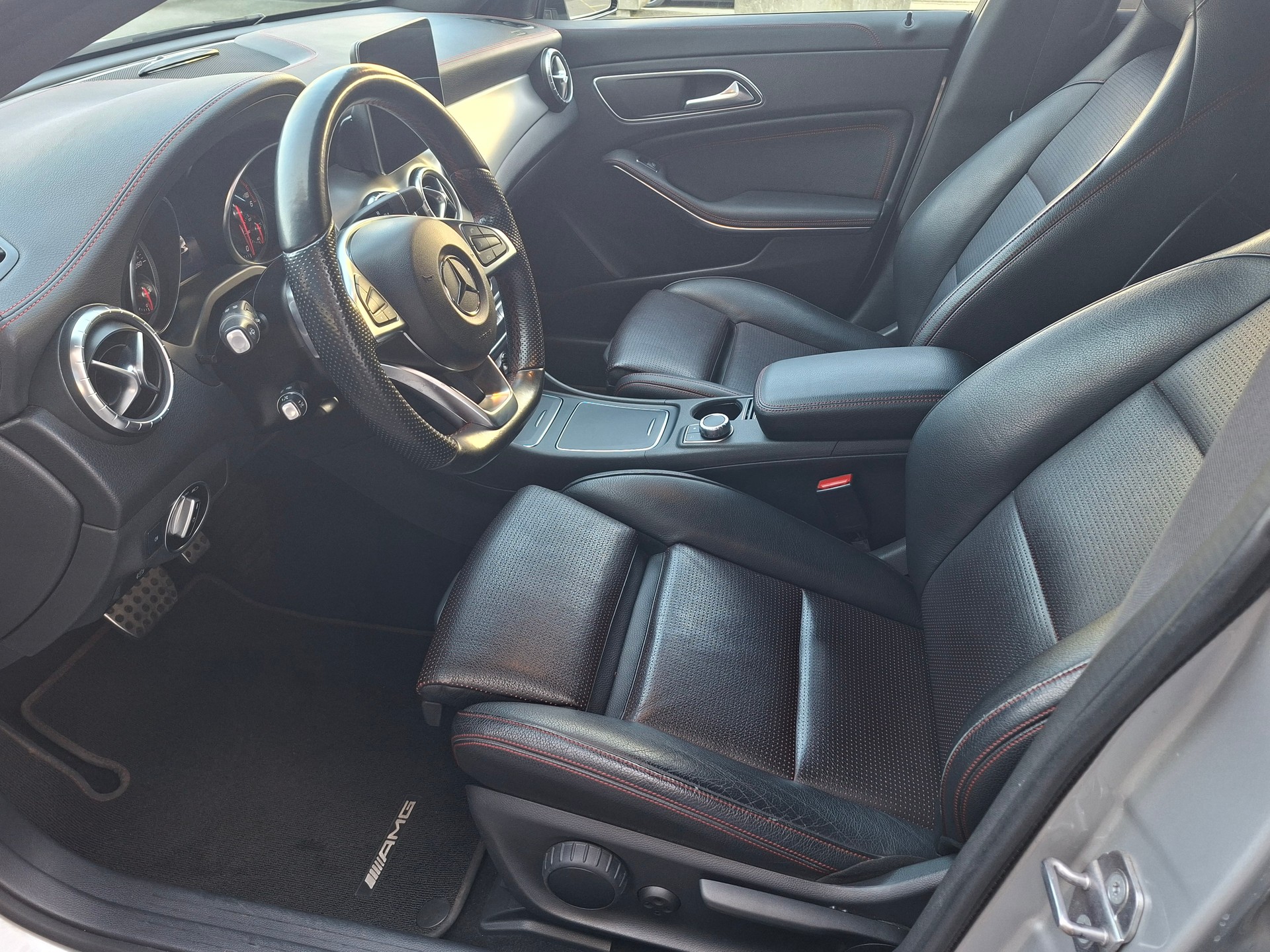 MERCEDES-BENZ CLA Shooting Br 200 d Swiss Star AMG Line 4M-image-6