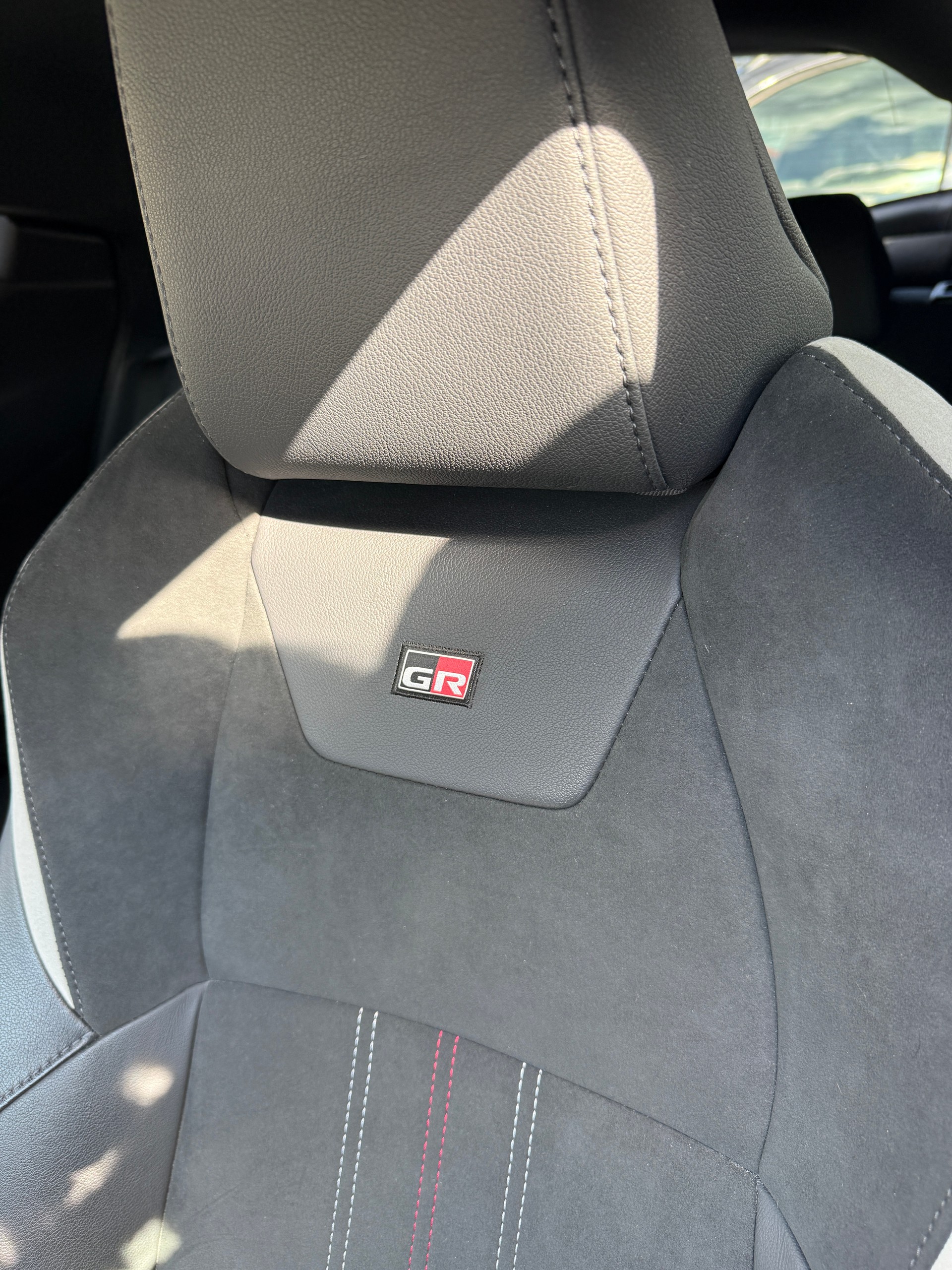 TOYOTA C-HR 2.0 HSD CVT GR Sport-image-17