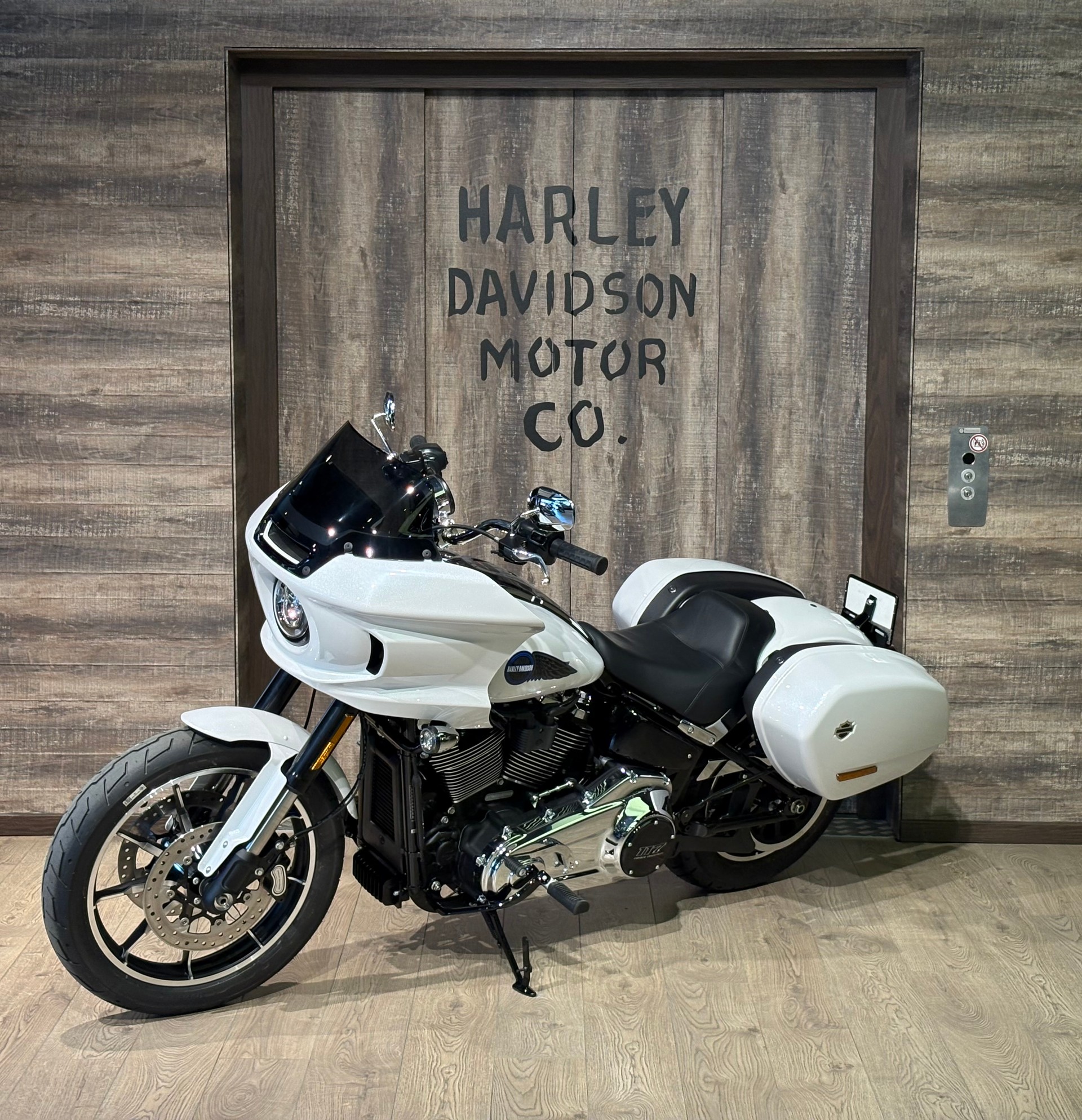 HARLEY-DAVIDSON FXLRST-image-2