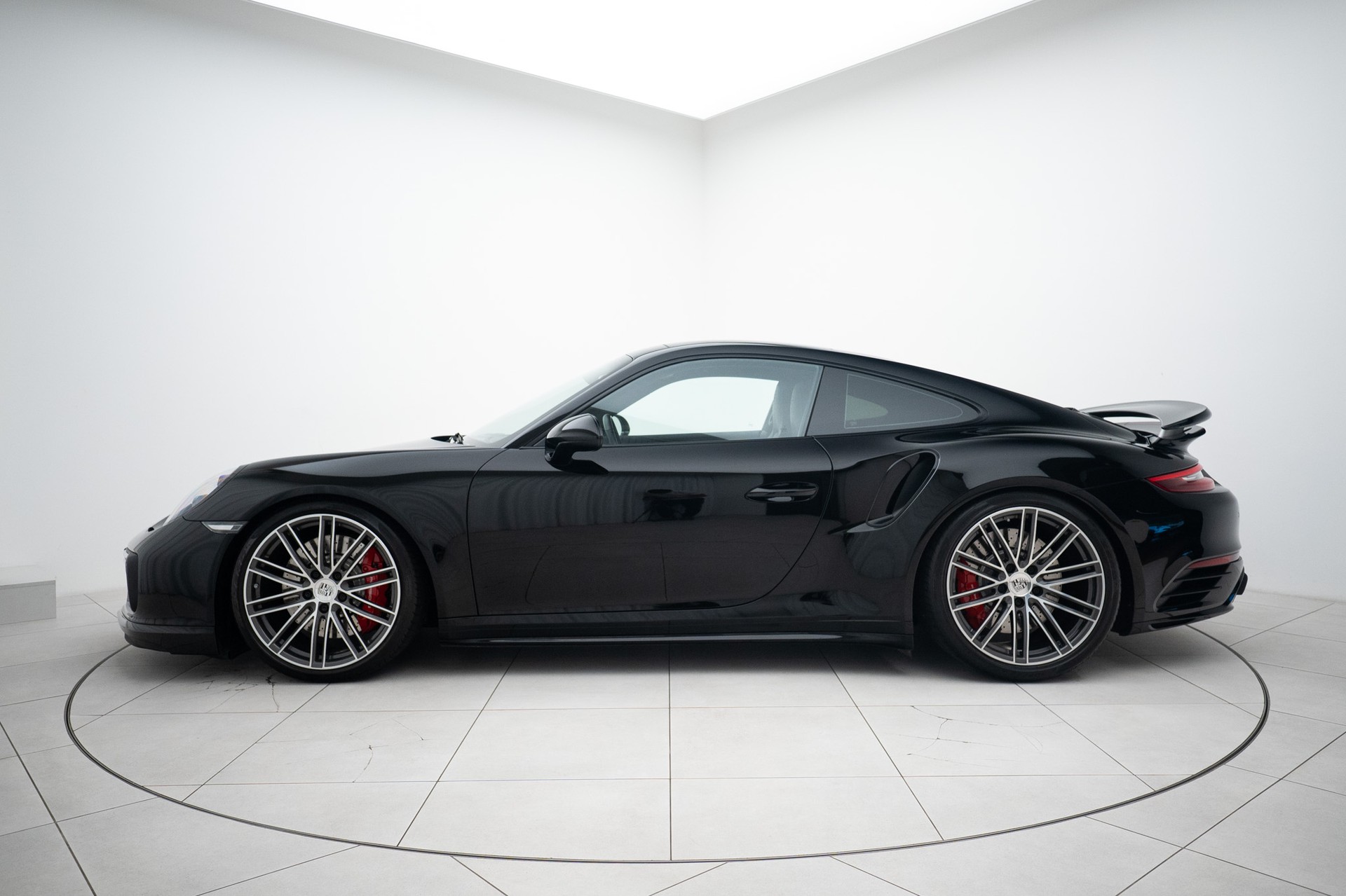 PORSCHE 911 Turbo PDK-showroom-element-1