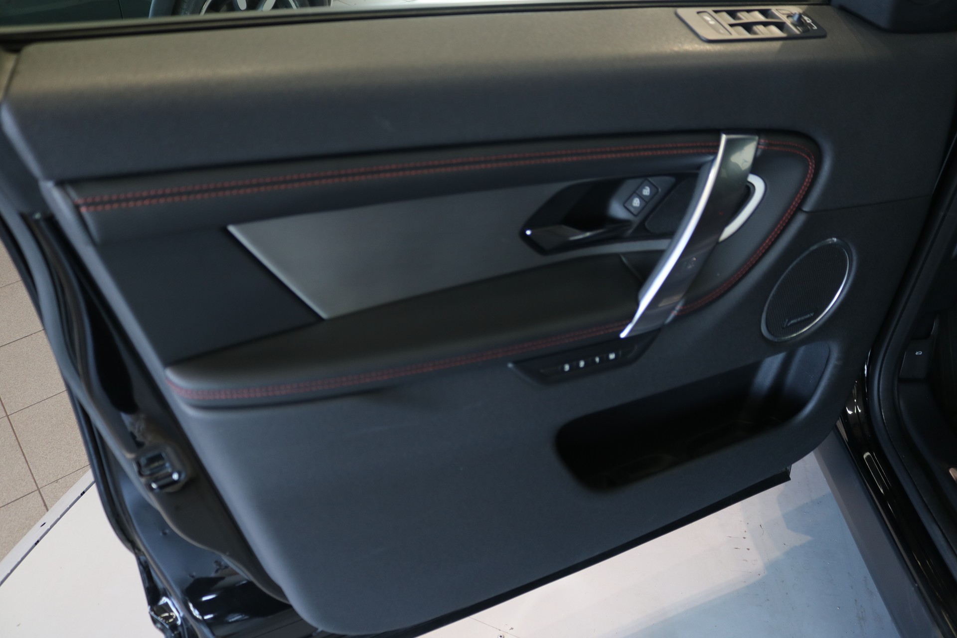 LAND ROVER Discovery Sport R Dyn P250 2.0 Si4 MHEV S AT9-image-28