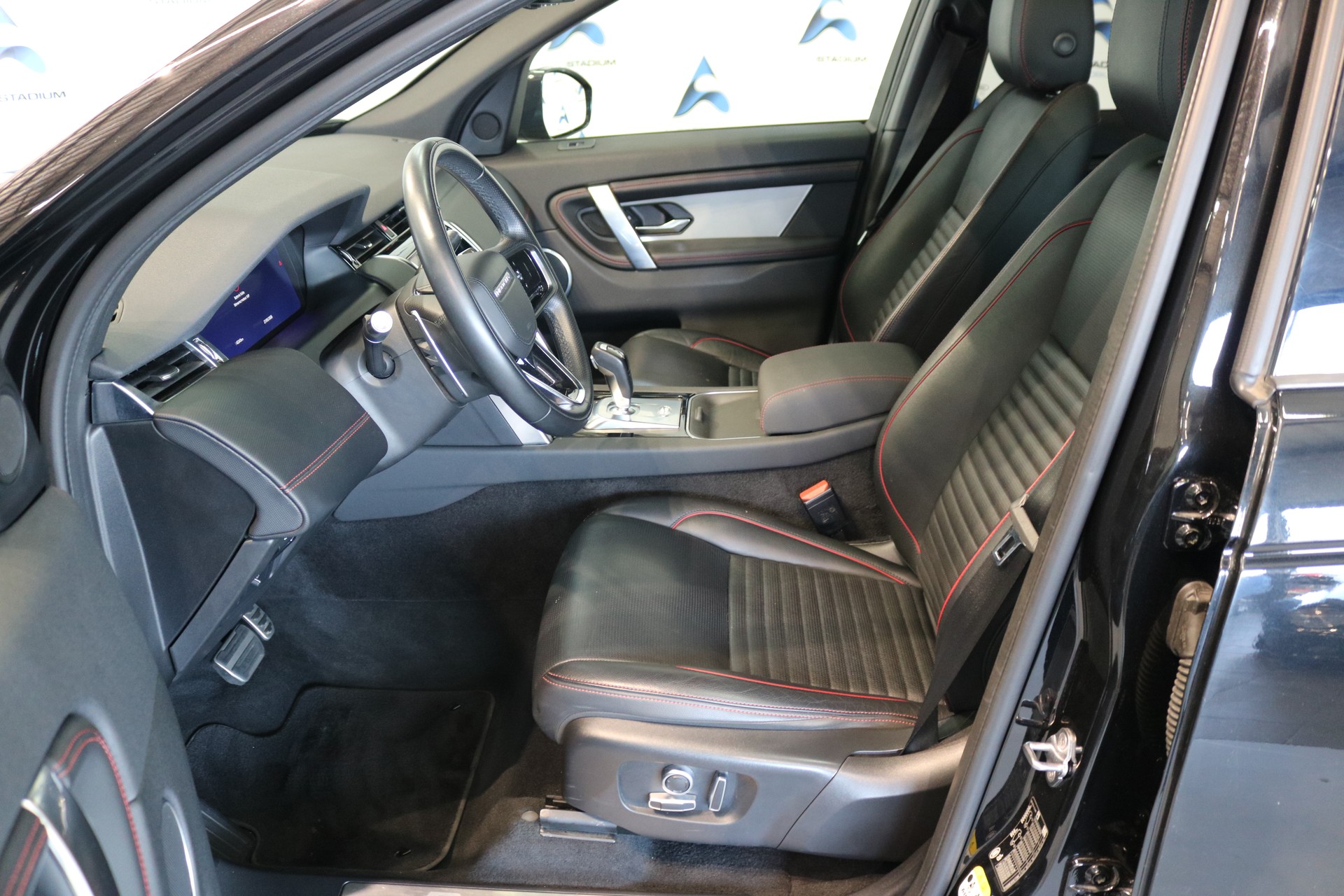 LAND ROVER Discovery Sport R Dyn P250 2.0 Si4 MHEV S AT9-showroom-element-2