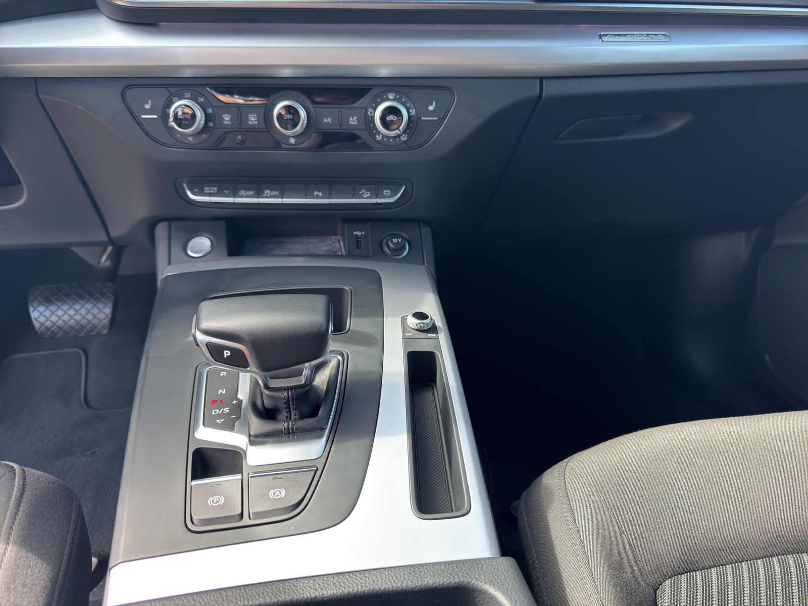 AUDI Q5 Sportback 40 TDI S line quattro S-tronic-image-9