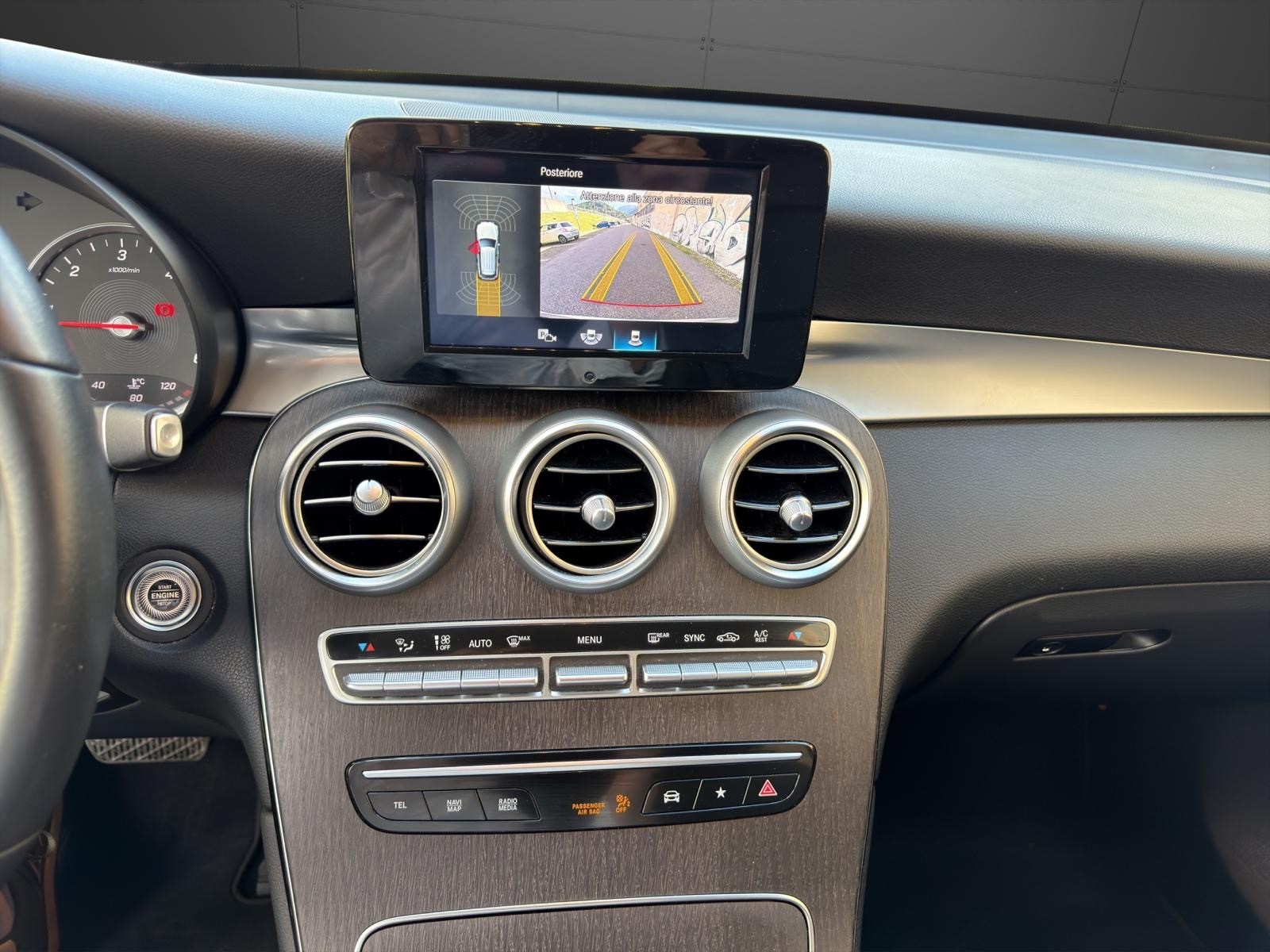MERCEDES-BENZ GLC 220 d 4Matic 9G-Tronic-image-8