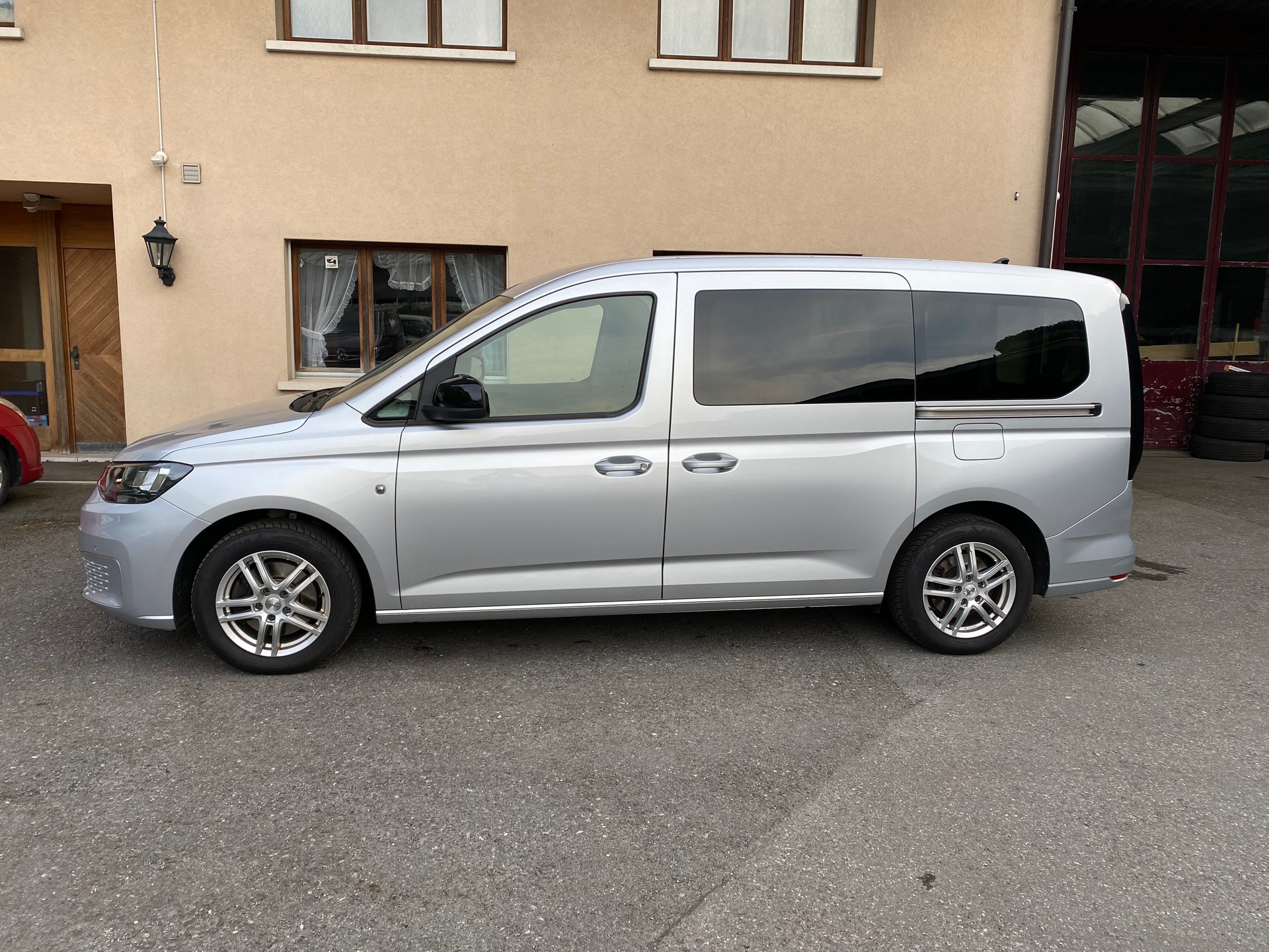 VW Caddy Maxi 2.0 TDI 4Motion-image-13
